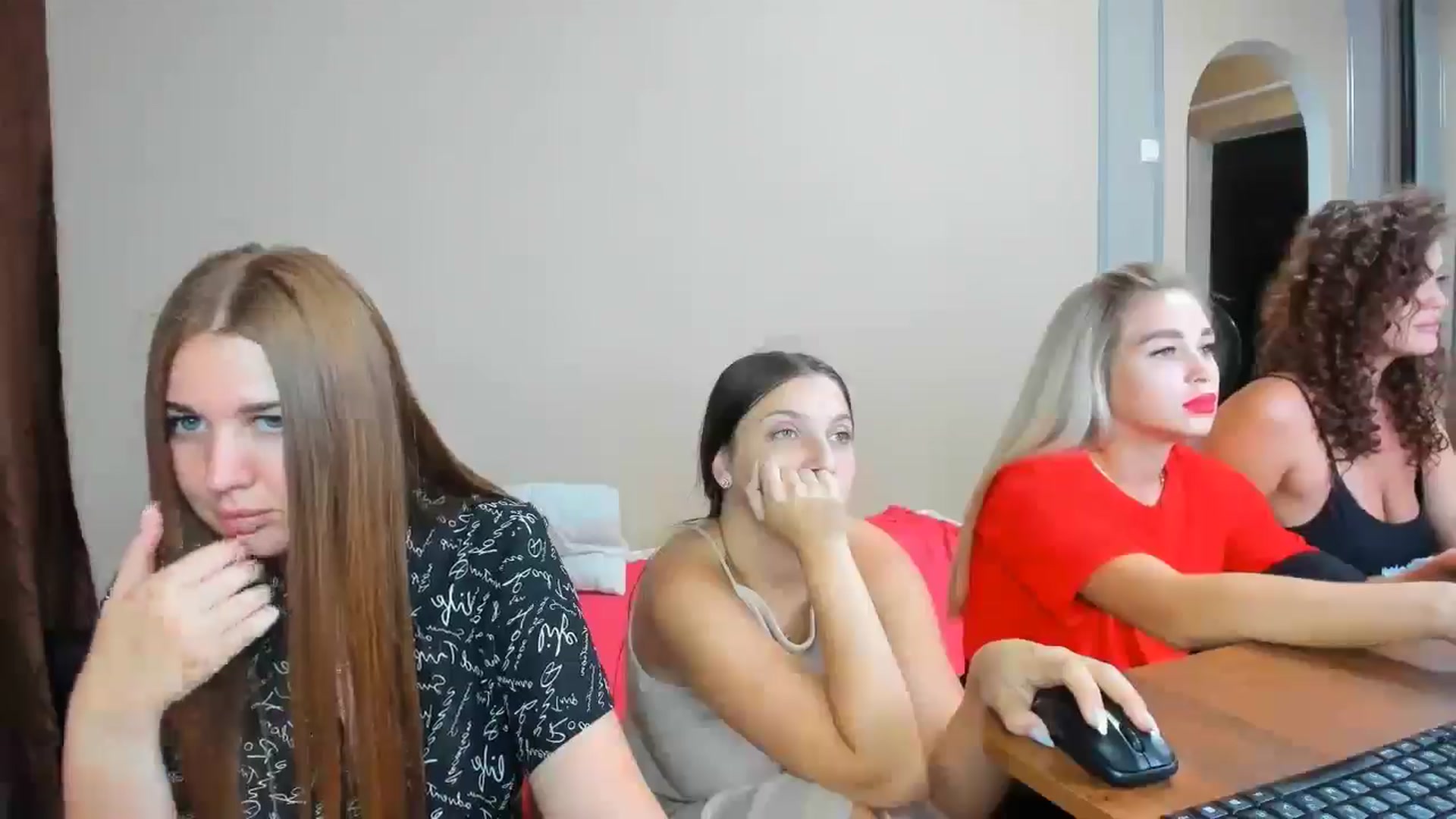 Gallery image thumbnail from IFlowersGirl's myfreecams stream on, 07/27/2024, 09:22 image 3 of 20