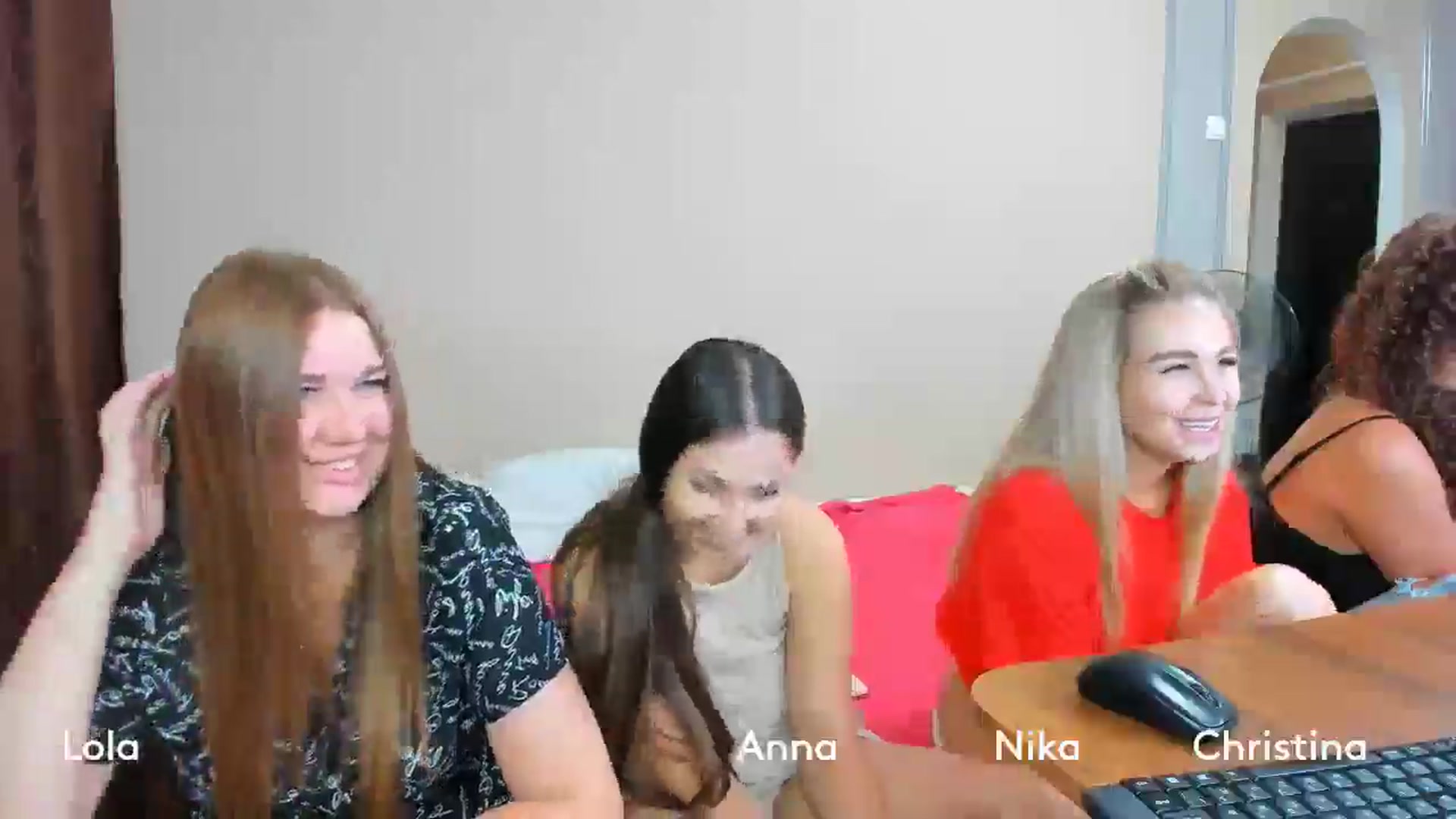 Gallery image thumbnail from IFlowersGirl's myfreecams stream on, 07/27/2024, 10:25 image 17 of 20