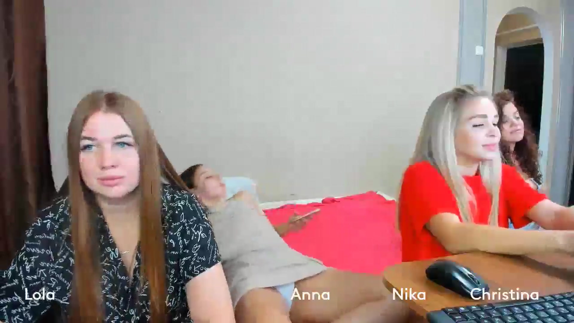 Gallery image thumbnail from IFlowersGirl's myfreecams stream on, 07/27/2024, 10:25 image 16 of 20