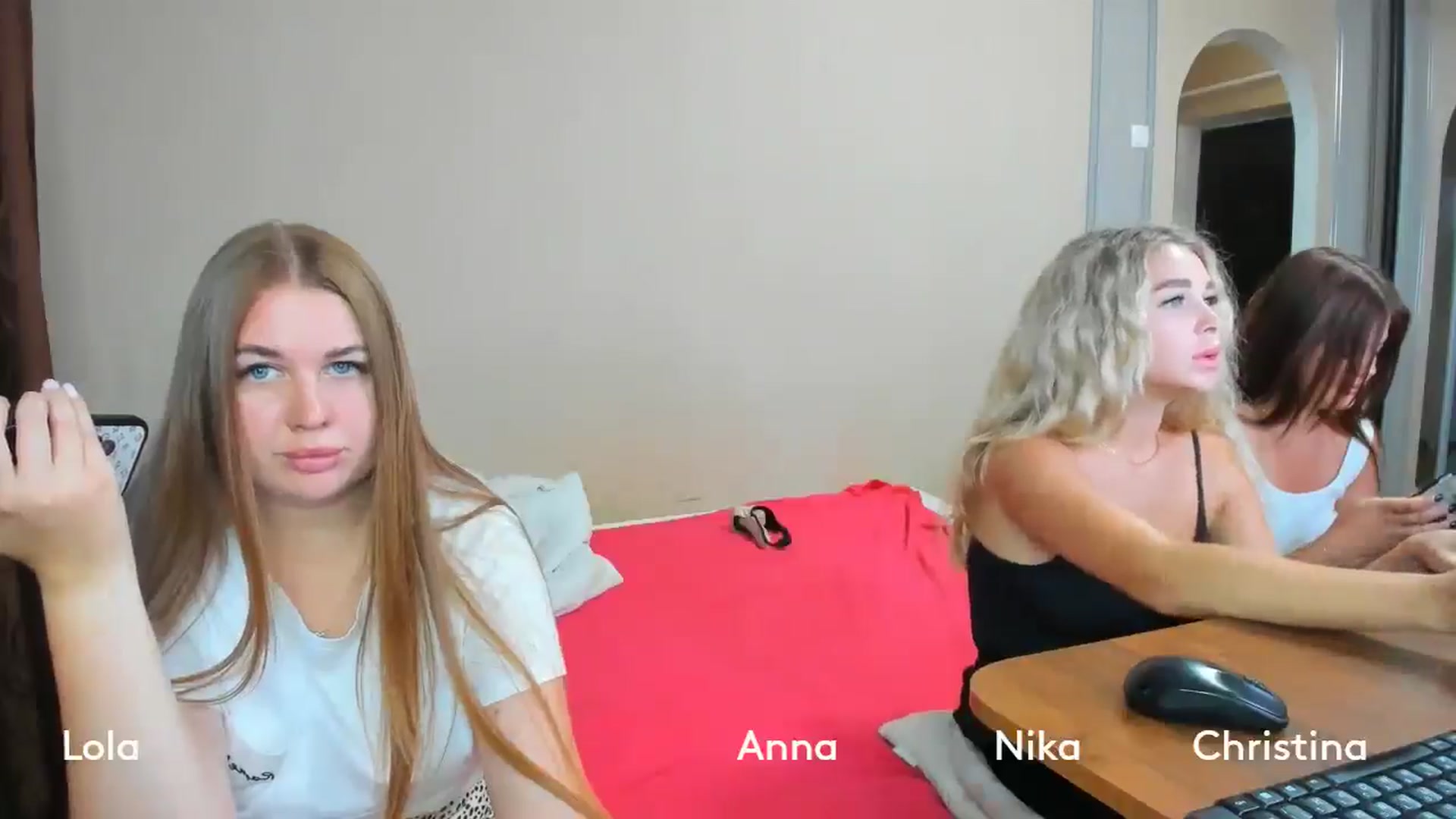 Gallery image thumbnail from IFlowersGirl's myfreecams stream on, 07/29/2024, 07:15 image 10 of 20