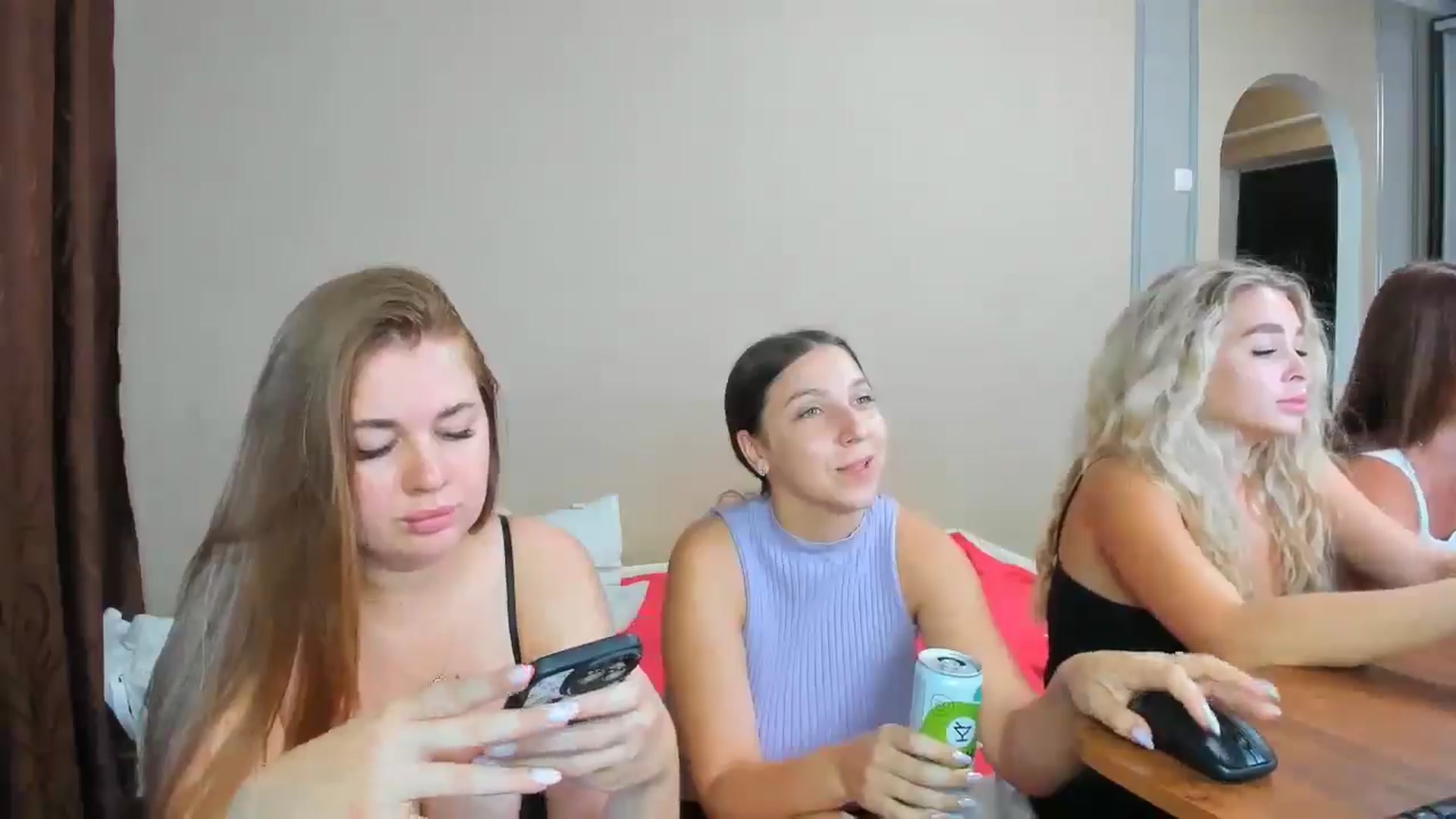 Gallery image thumbnail from IFlowersGirl's myfreecams stream on, 07/29/2024, 08:30 image 2 of 20