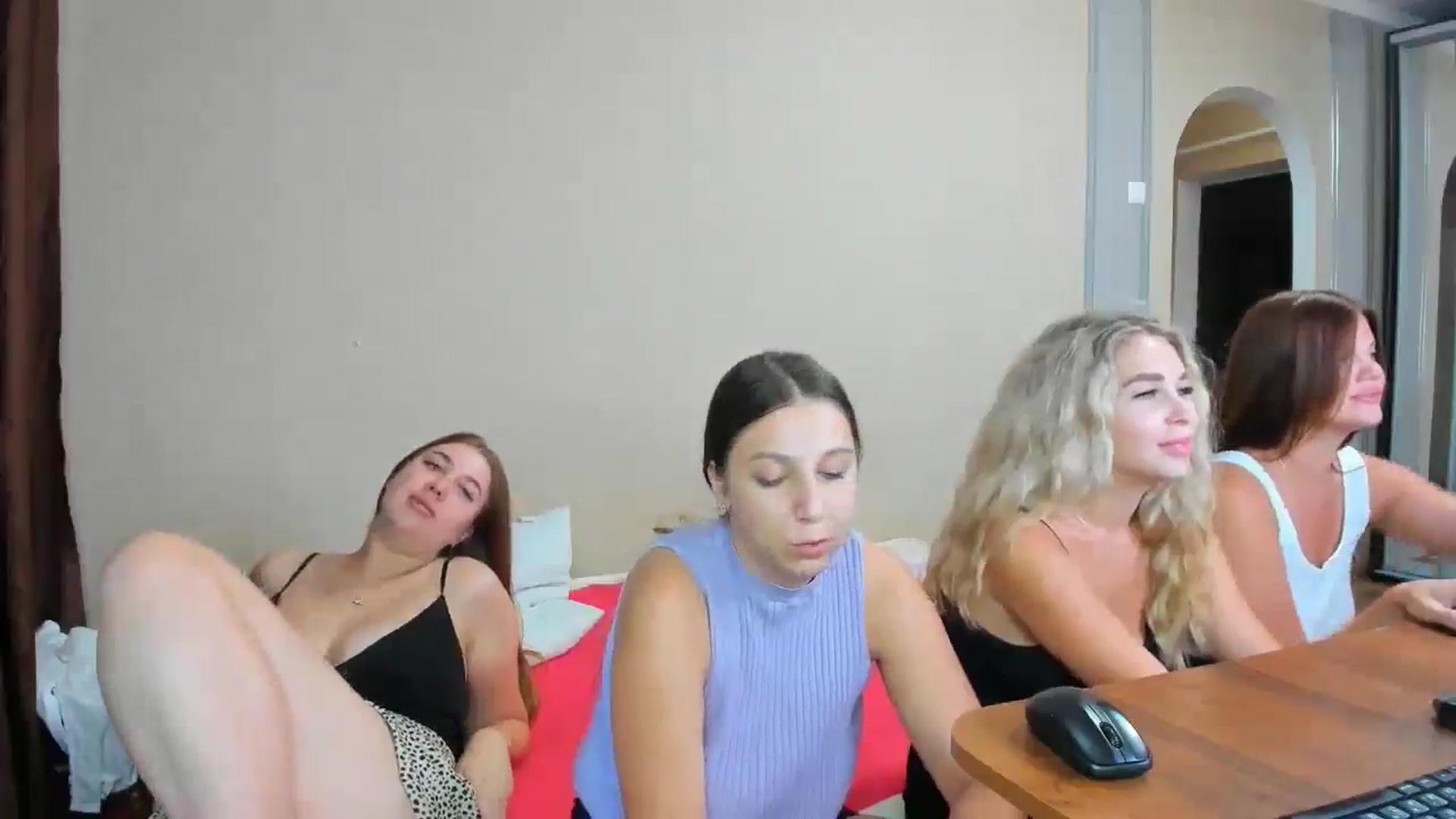 Gallery image thumbnail from IFlowersGirl's myfreecams stream on, 07/29/2024, 08:30 image 12 of 20