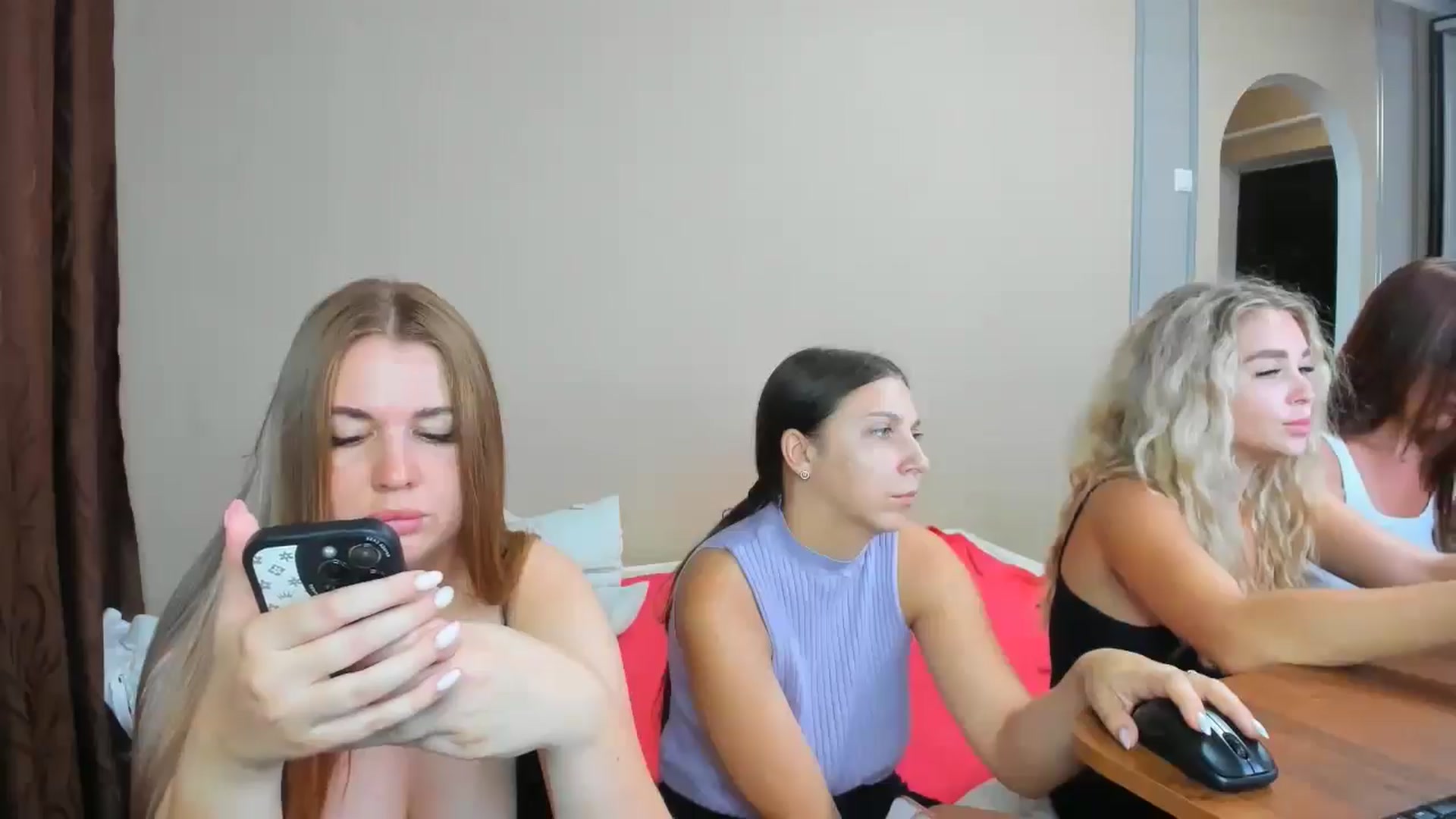 Gallery image thumbnail from IFlowersGirl's myfreecams stream on, 07/29/2024, 08:30 image 4 of 20