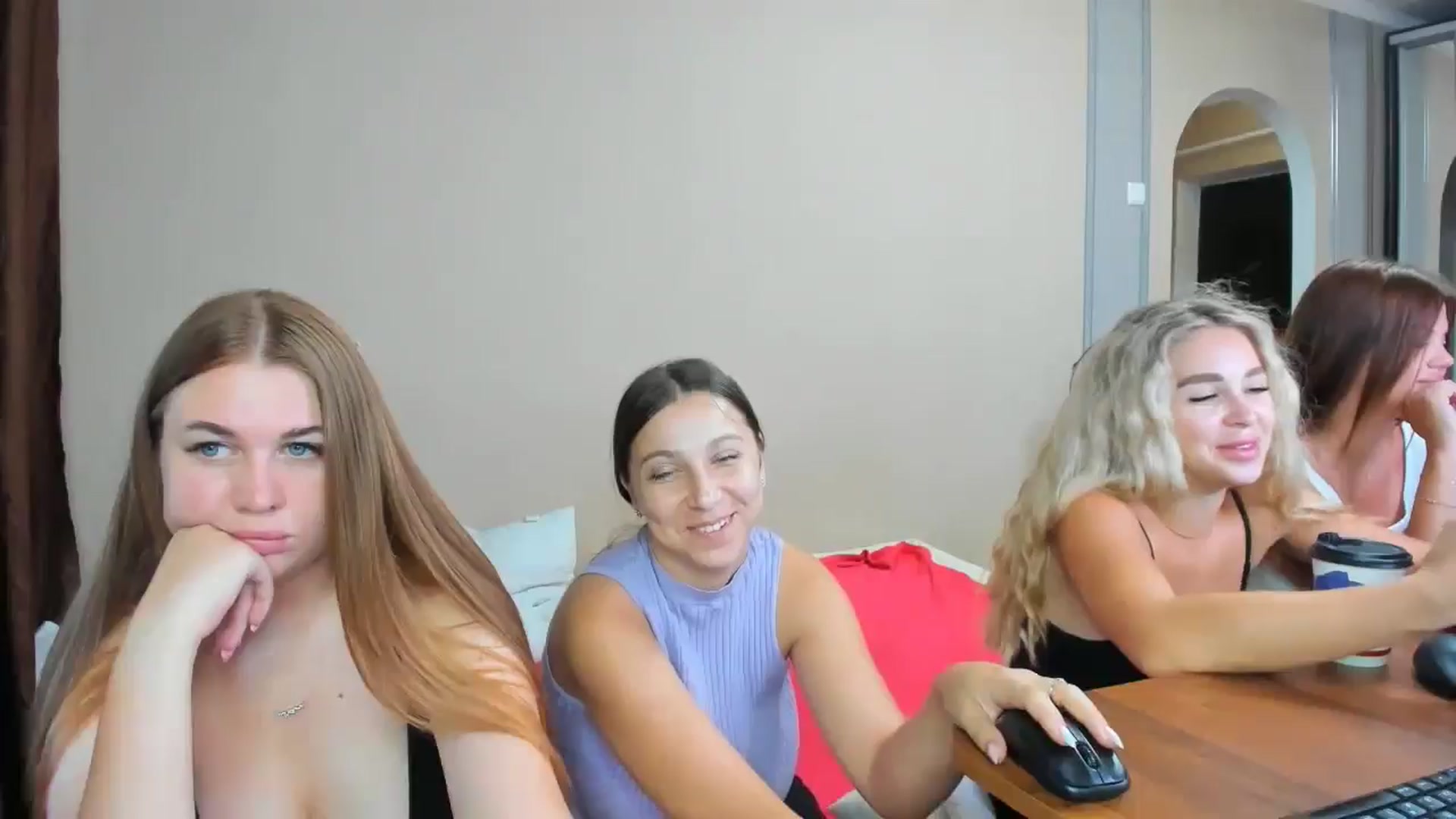 Gallery image thumbnail from IFlowersGirl's myfreecams stream on, 07/29/2024, 08:30 image 17 of 20