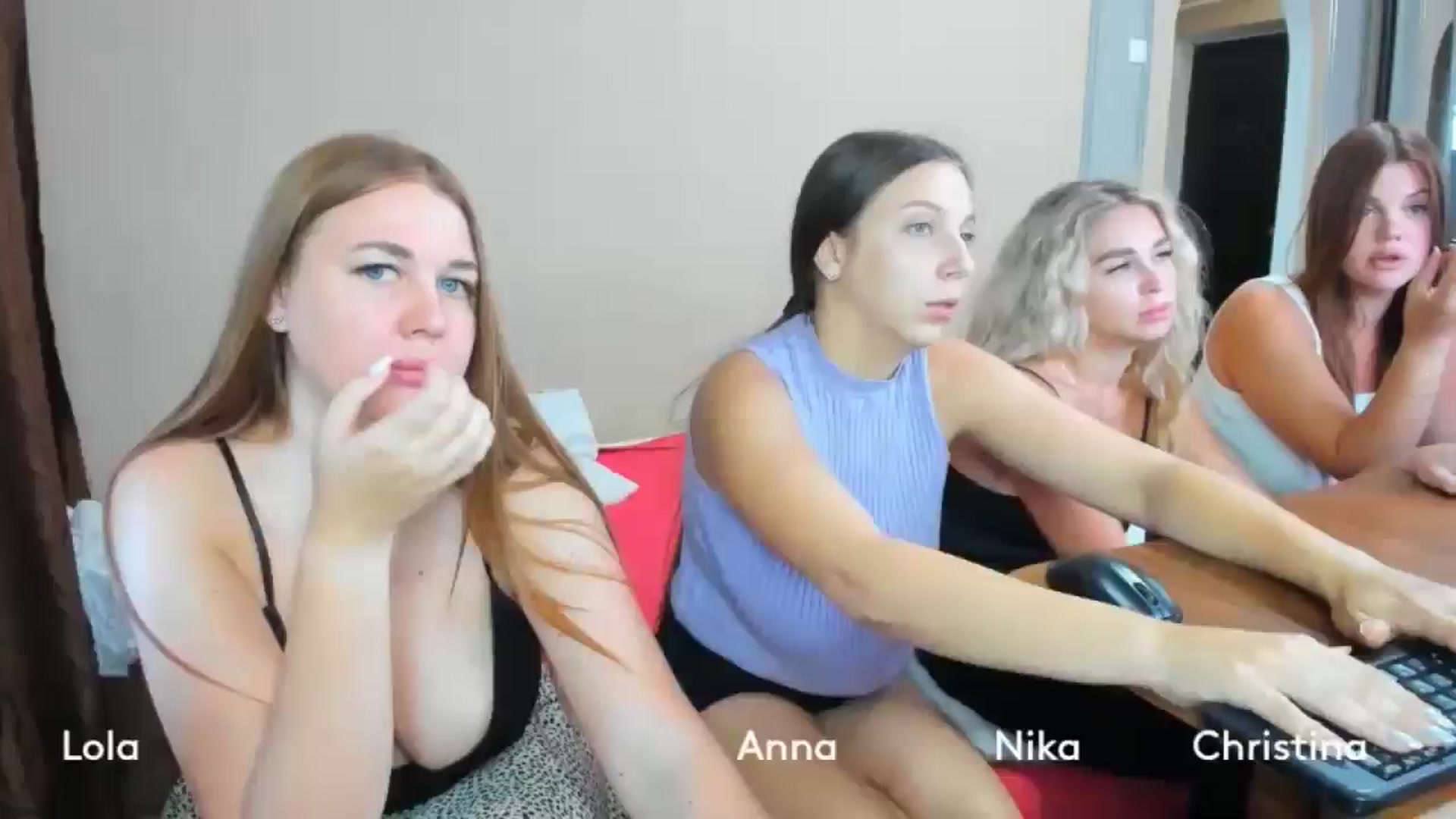 Gallery image thumbnail from IFlowersGirl's myfreecams stream on, 07/29/2024, 09:23 image 1 of 20