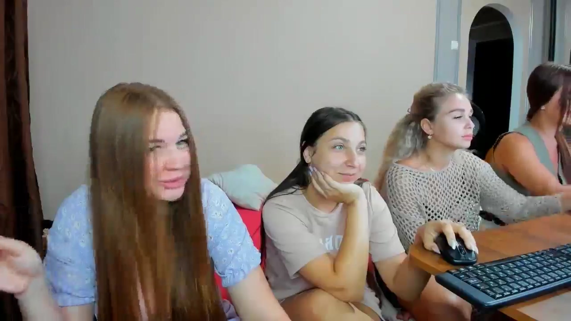 Gallery image thumbnail from IFlowersGirl's myfreecams stream on, 07/30/2024, 07:58 image 2 of 20
