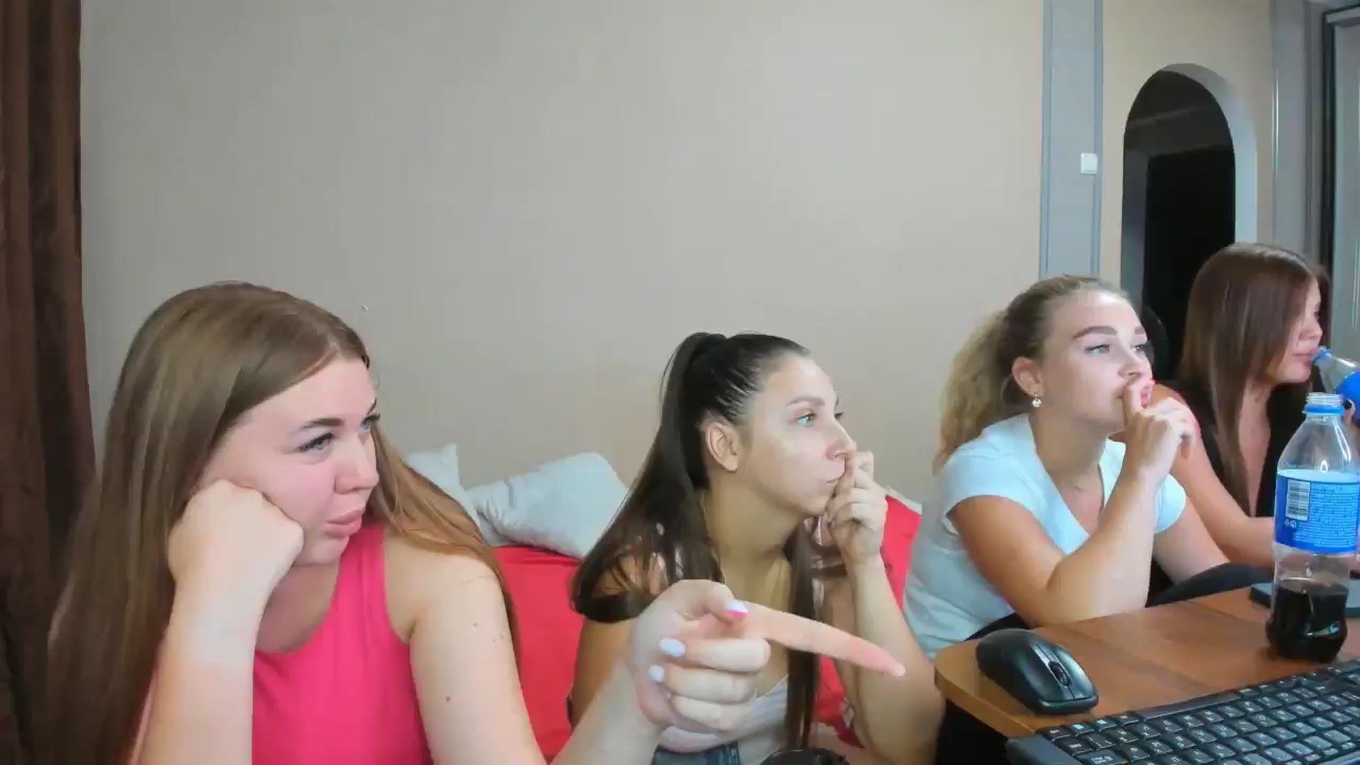 Gallery image thumbnail from IFlowersGirl's myfreecams stream on, 07/31/2024, 09:37 image 6 of 20