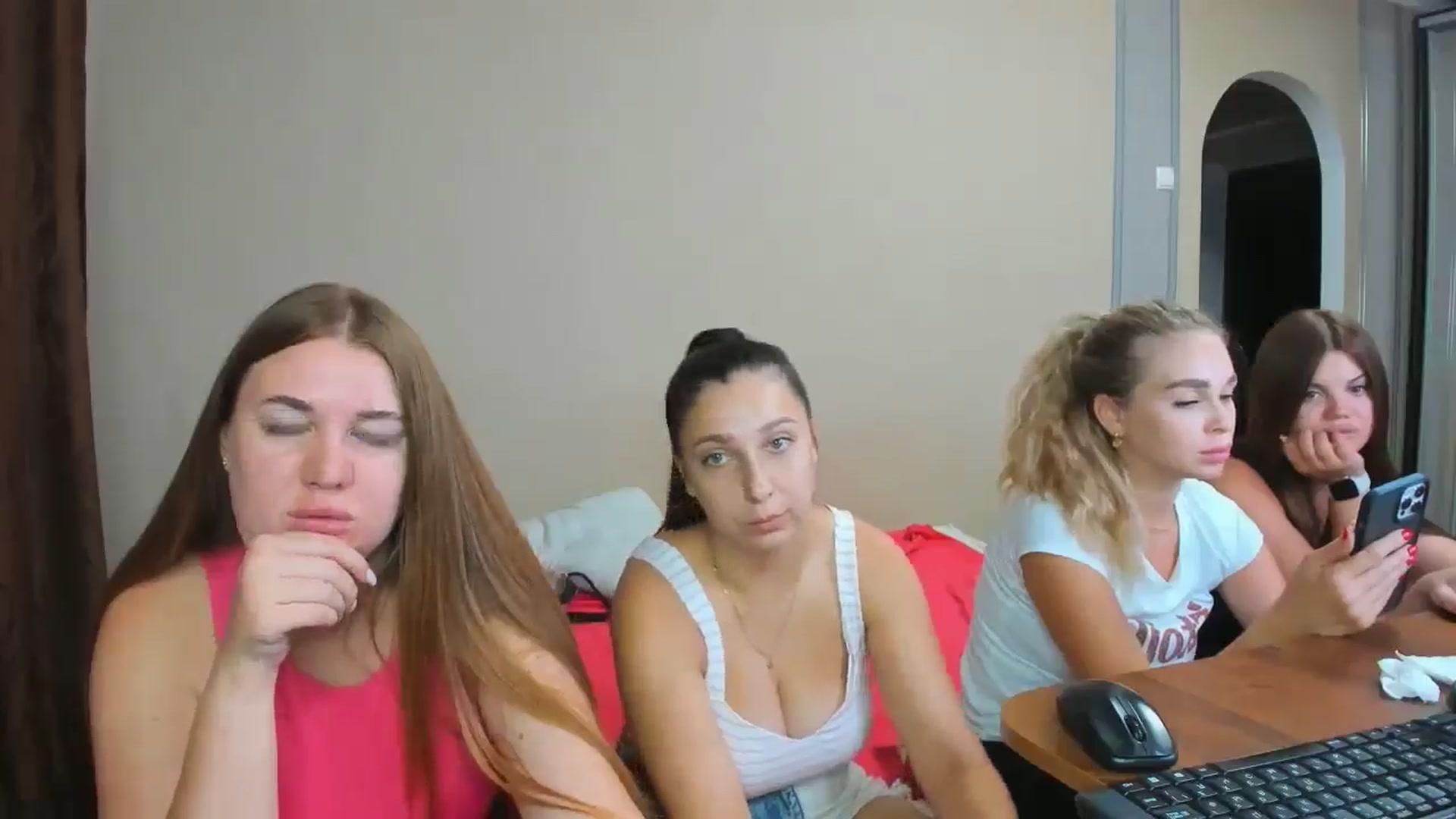 Gallery image thumbnail from IFlowersGirl's myfreecams stream on, 07/31/2024, 09:37 image 12 of 20