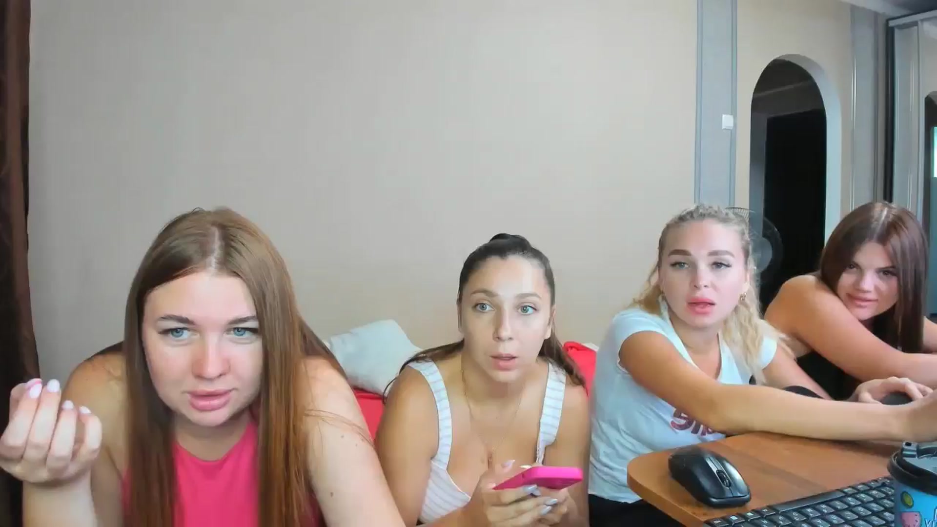 Gallery image thumbnail from IFlowersGirl's myfreecams stream on, 07/31/2024, 09:37 image 1 of 20