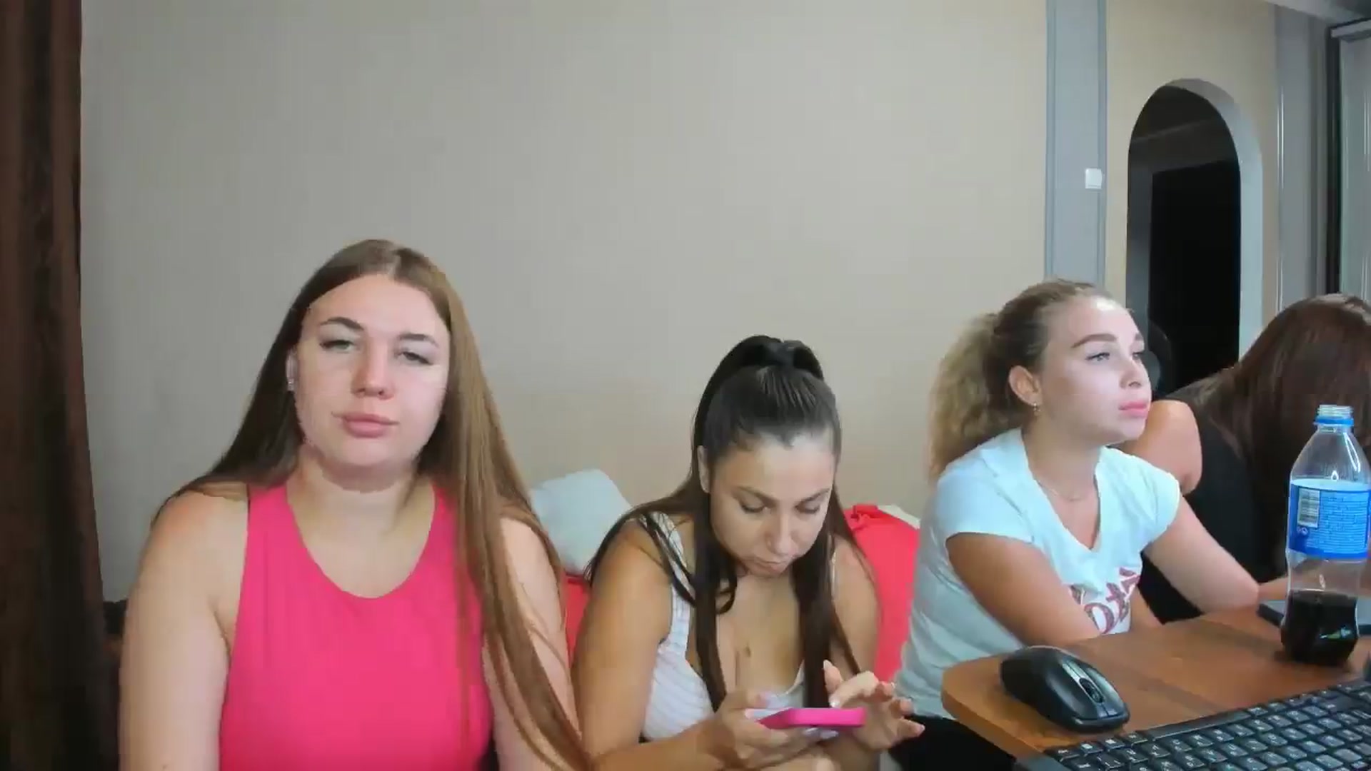 Gallery image thumbnail from IFlowersGirl's myfreecams stream on, 07/31/2024, 09:37 image 7 of 20