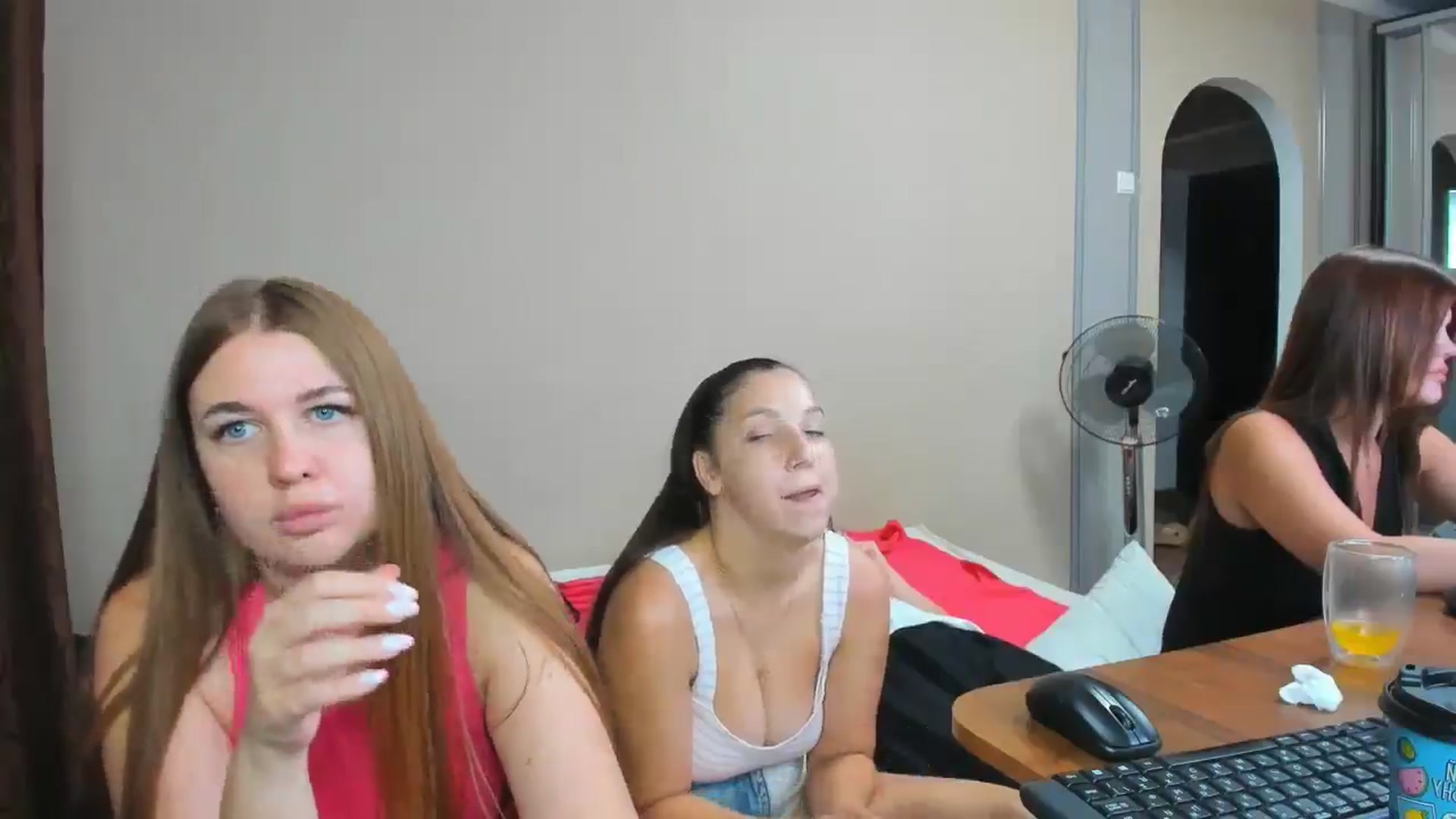 Gallery image thumbnail from IFlowersGirl's myfreecams stream on, 07/31/2024, 09:37 image 19 of 20