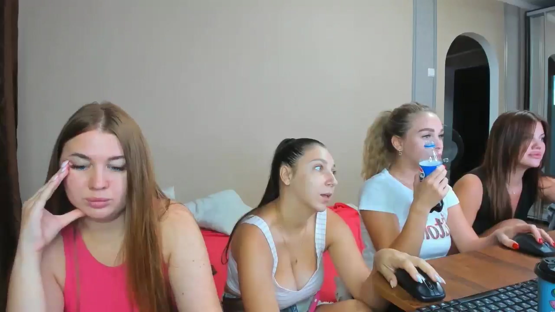 Gallery image thumbnail from IFlowersGirl's myfreecams stream on, 07/31/2024, 09:37 image 2 of 20
