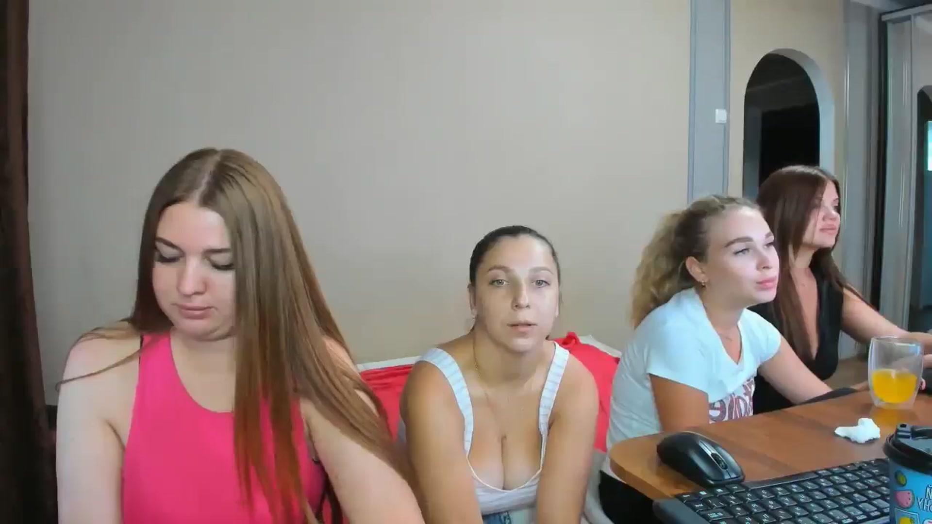 Gallery image thumbnail from IFlowersGirl's myfreecams stream on, 07/31/2024, 09:37 image 17 of 20