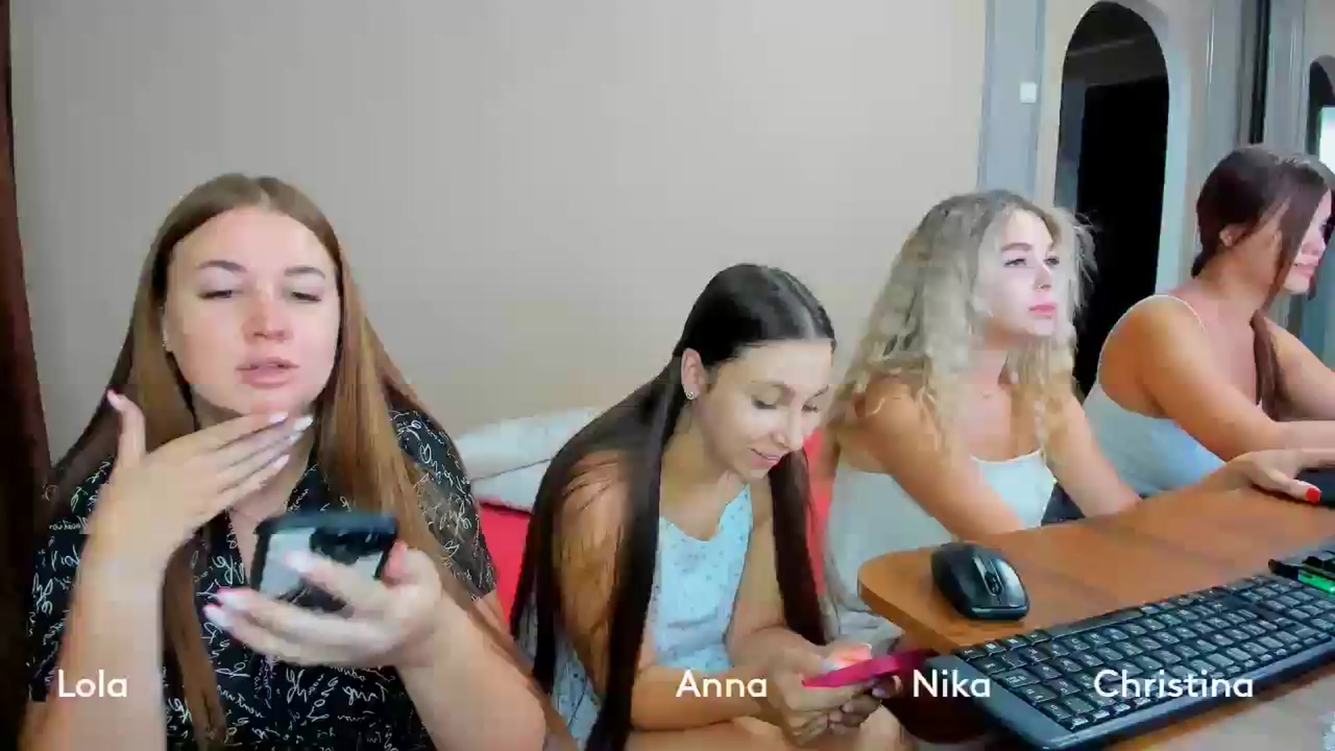 Gallery image thumbnail from IFlowersGirl's myfreecams stream on, 08/01/2024, 09:38 image 1 of 20
