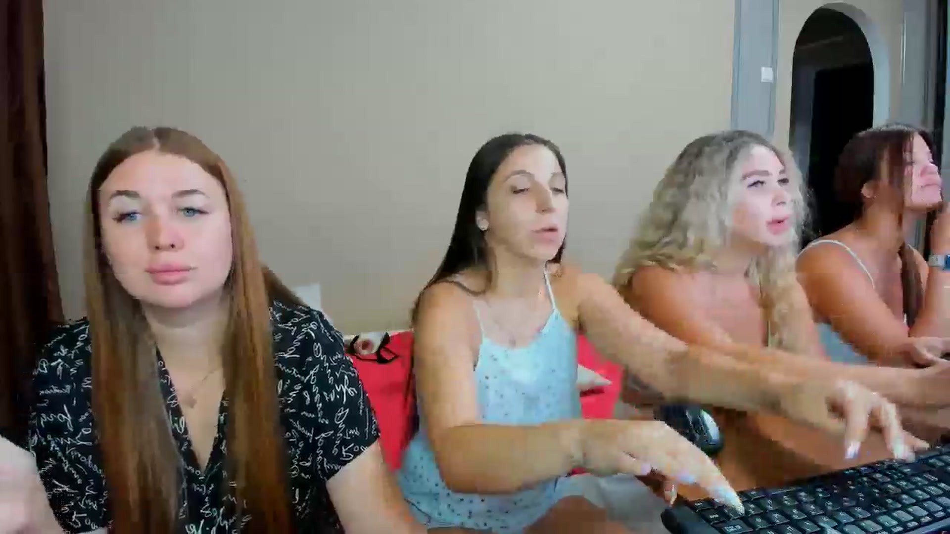 Gallery image thumbnail from IFlowersGirl's myfreecams stream on, 08/01/2024, 10:29 image 12 of 20