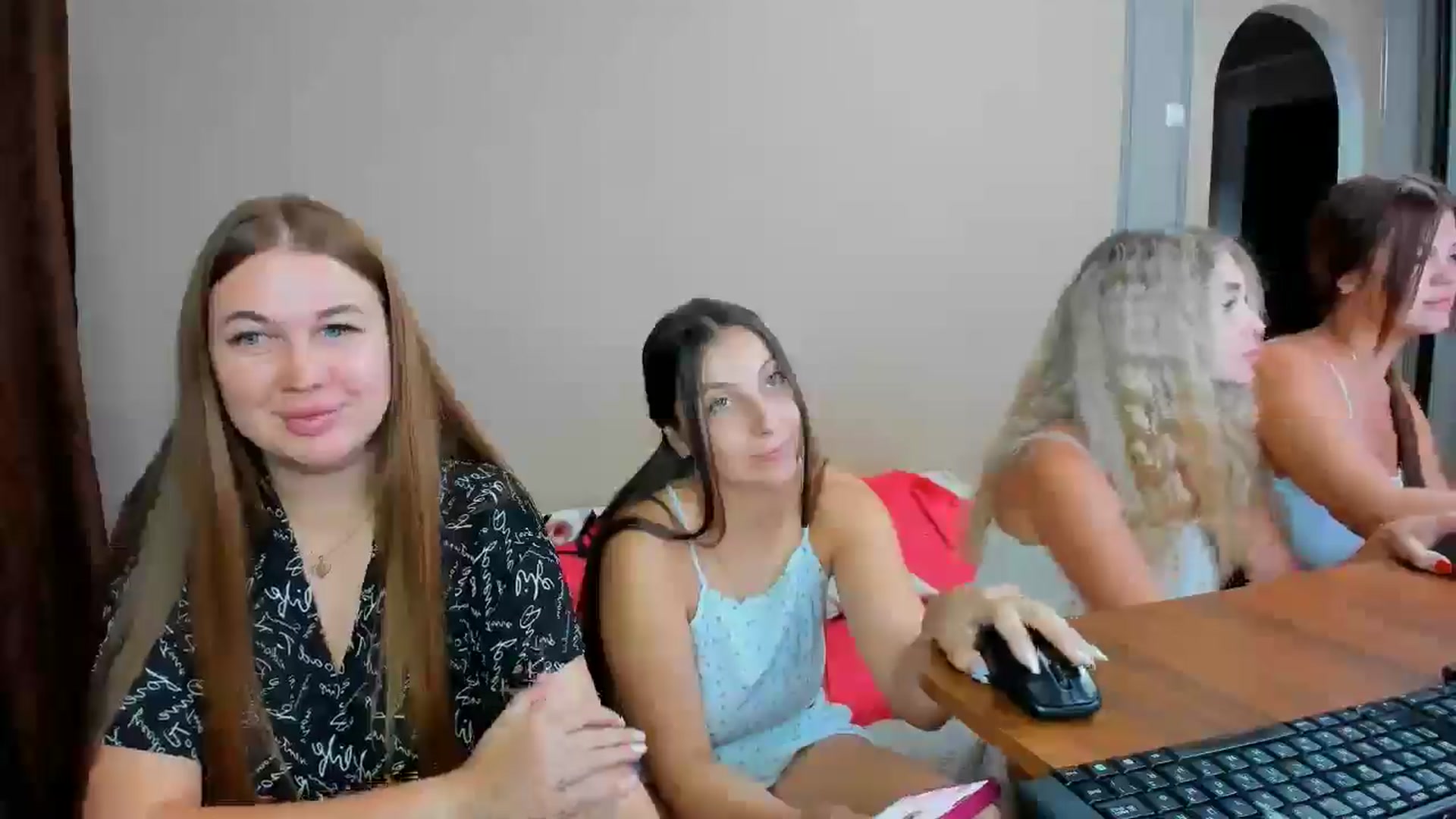 Gallery image thumbnail from IFlowersGirl's myfreecams stream on, 08/01/2024, 10:29 image 4 of 20