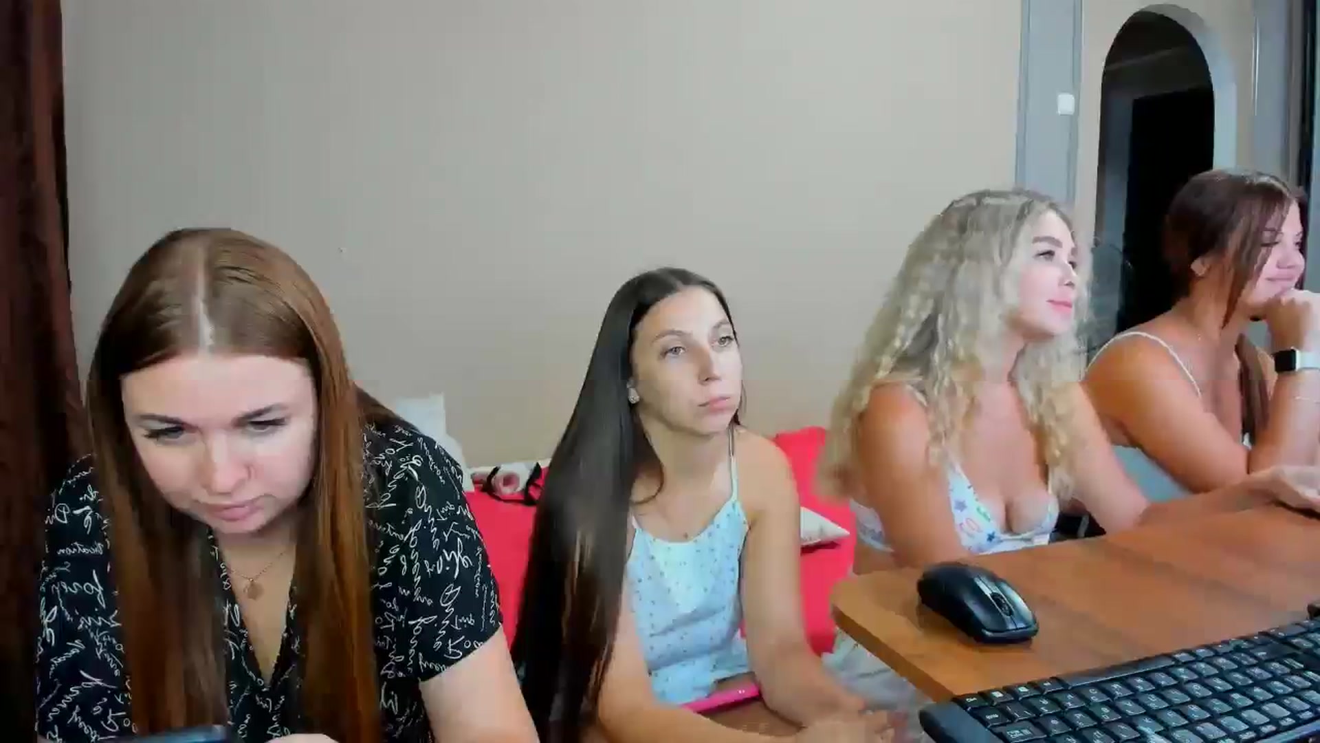 Gallery image thumbnail from IFlowersGirl's myfreecams stream on, 08/01/2024, 10:29 image 13 of 20