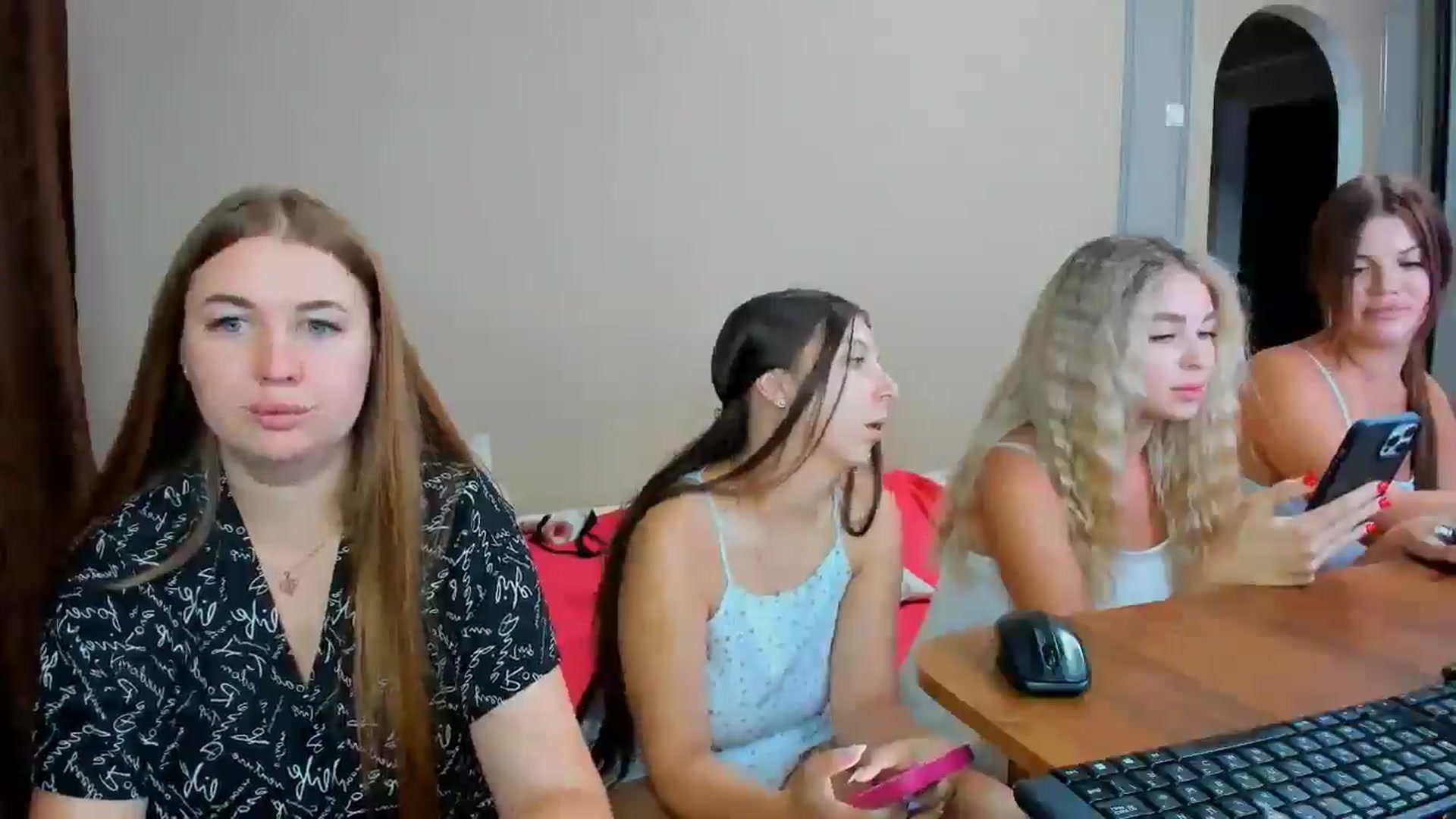 Gallery image thumbnail from IFlowersGirl's myfreecams stream on, 08/01/2024, 10:29 image 3 of 20
