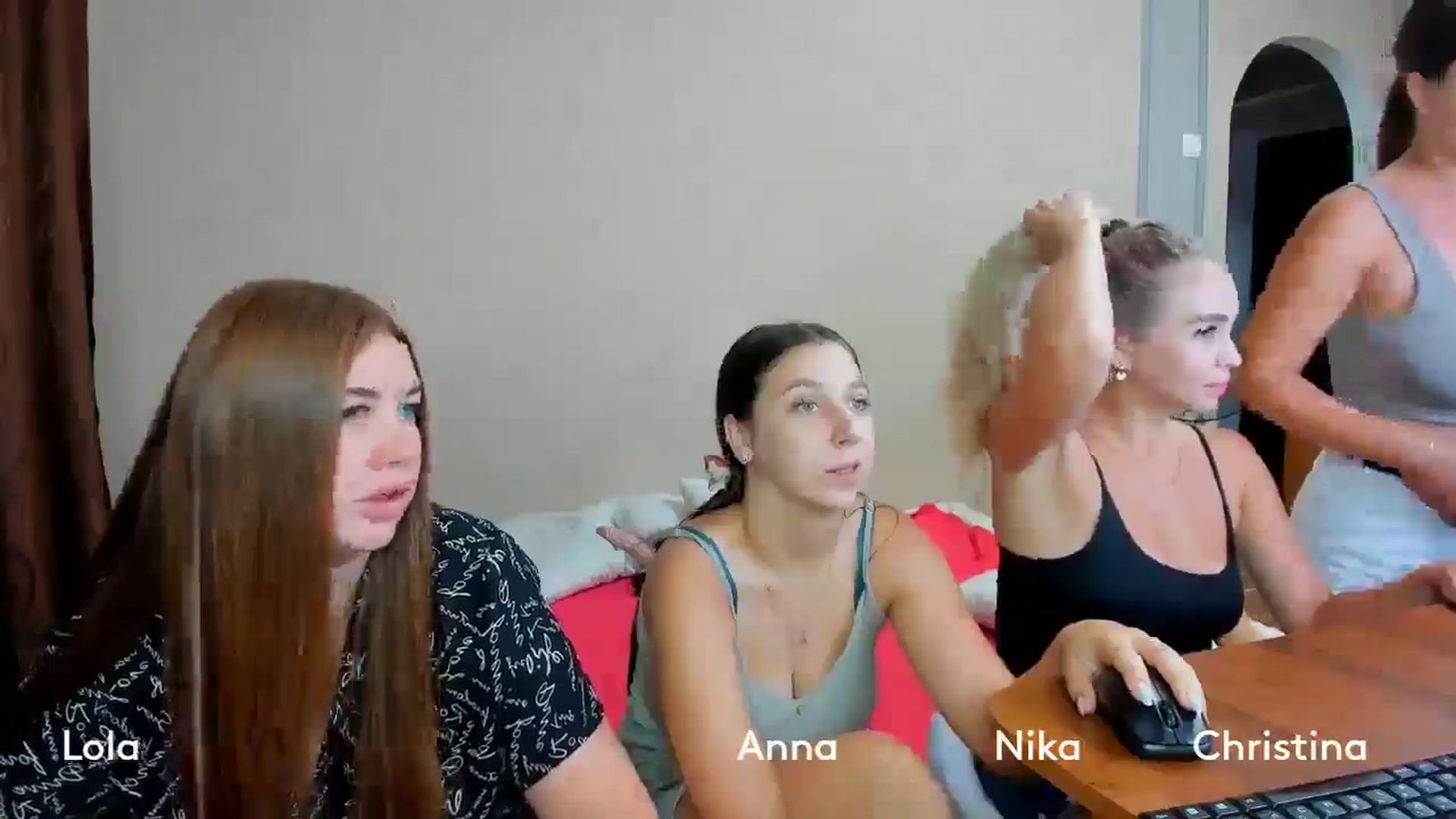 Gallery image thumbnail from IFlowersGirl's myfreecams stream on, 08/02/2024, 08:47 image 15 of 20