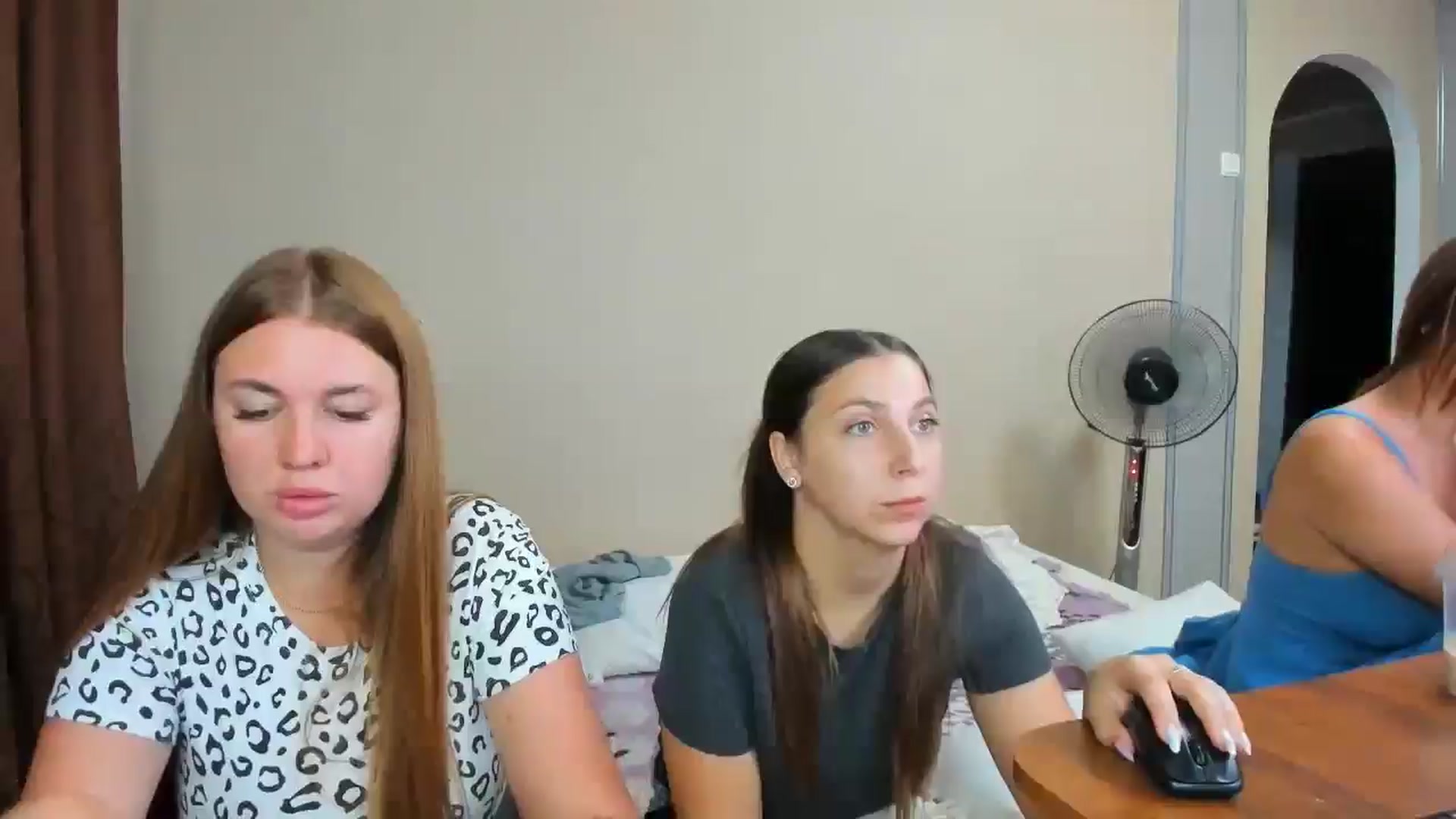 Gallery image thumbnail from IFlowersGirl's myfreecams stream on, 08/08/2024, 07:06 image 18 of 20