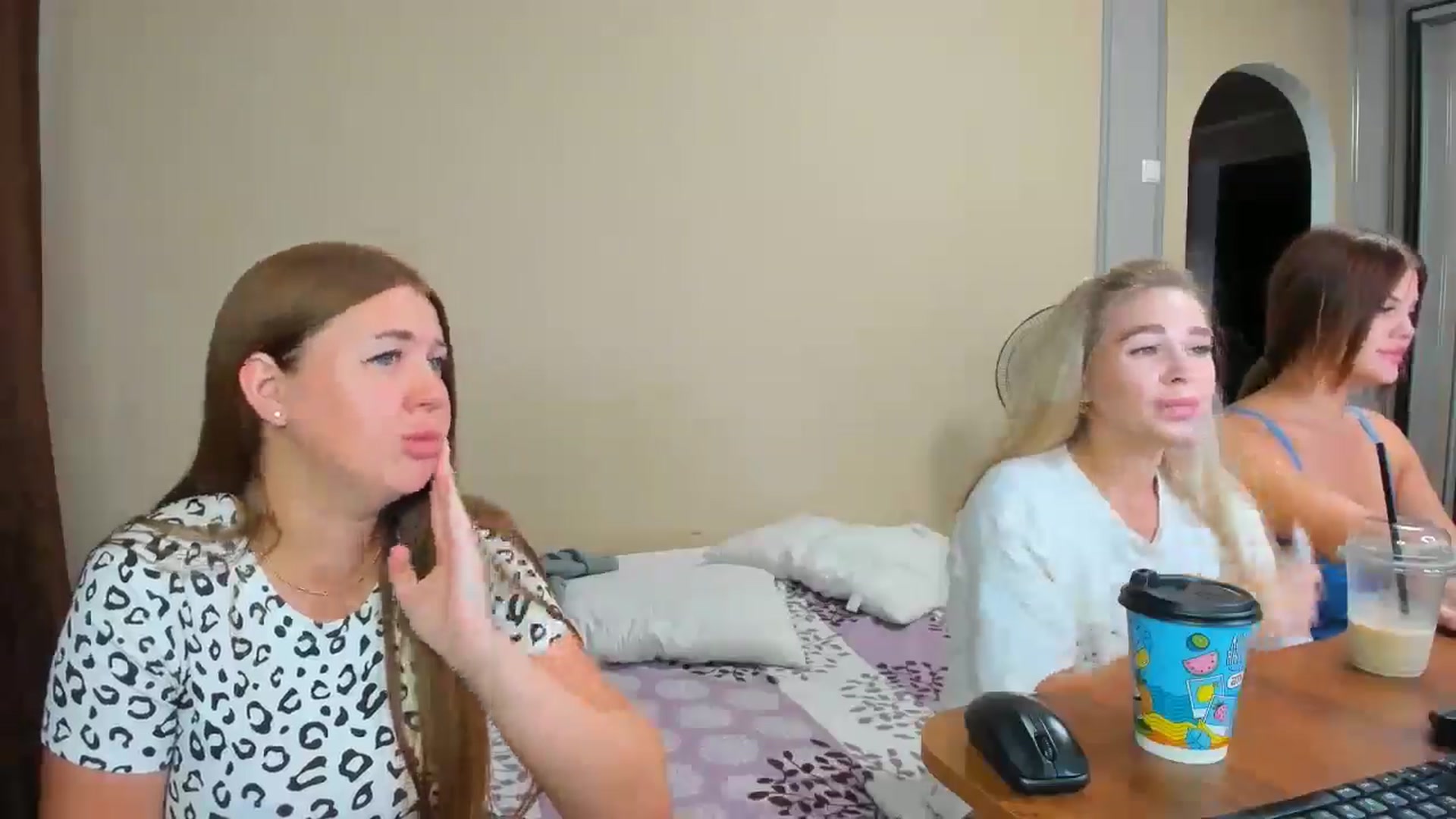 Gallery image thumbnail from IFlowersGirl's myfreecams stream on, 08/08/2024, 07:06 image 2 of 20