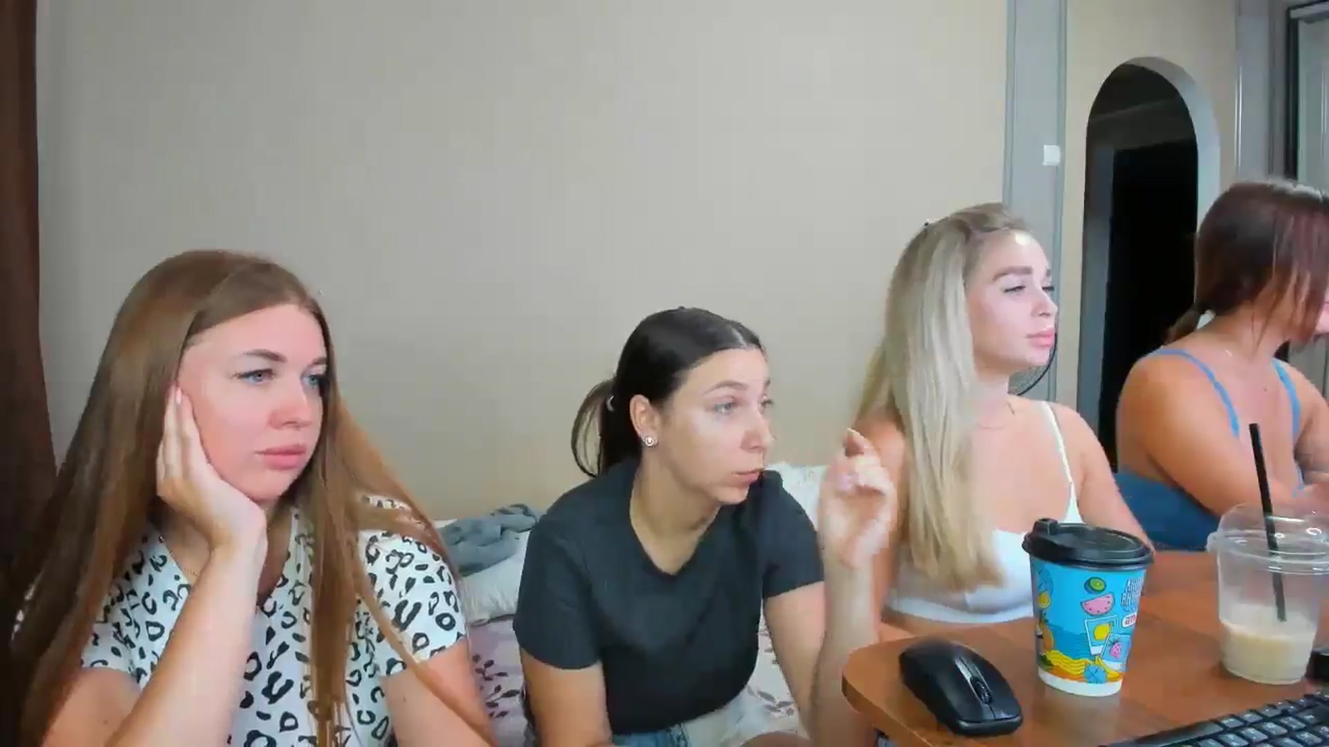 Gallery image thumbnail from IFlowersGirl's myfreecams stream on, 08/08/2024, 07:06 image 6 of 20