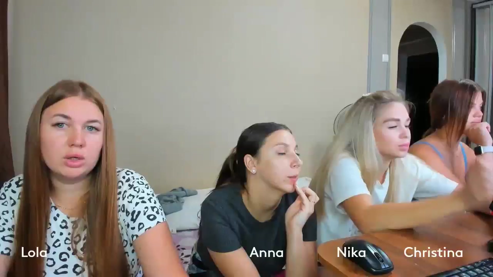 Gallery image thumbnail from IFlowersGirl's myfreecams stream on, 08/08/2024, 08:09 image 12 of 20