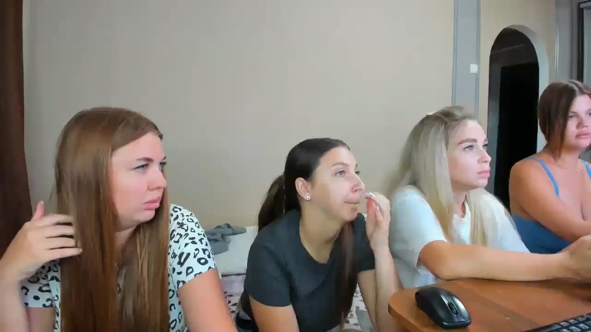 Gallery image thumbnail from IFlowersGirl's myfreecams stream on, 08/08/2024, 08:09 image 7 of 20