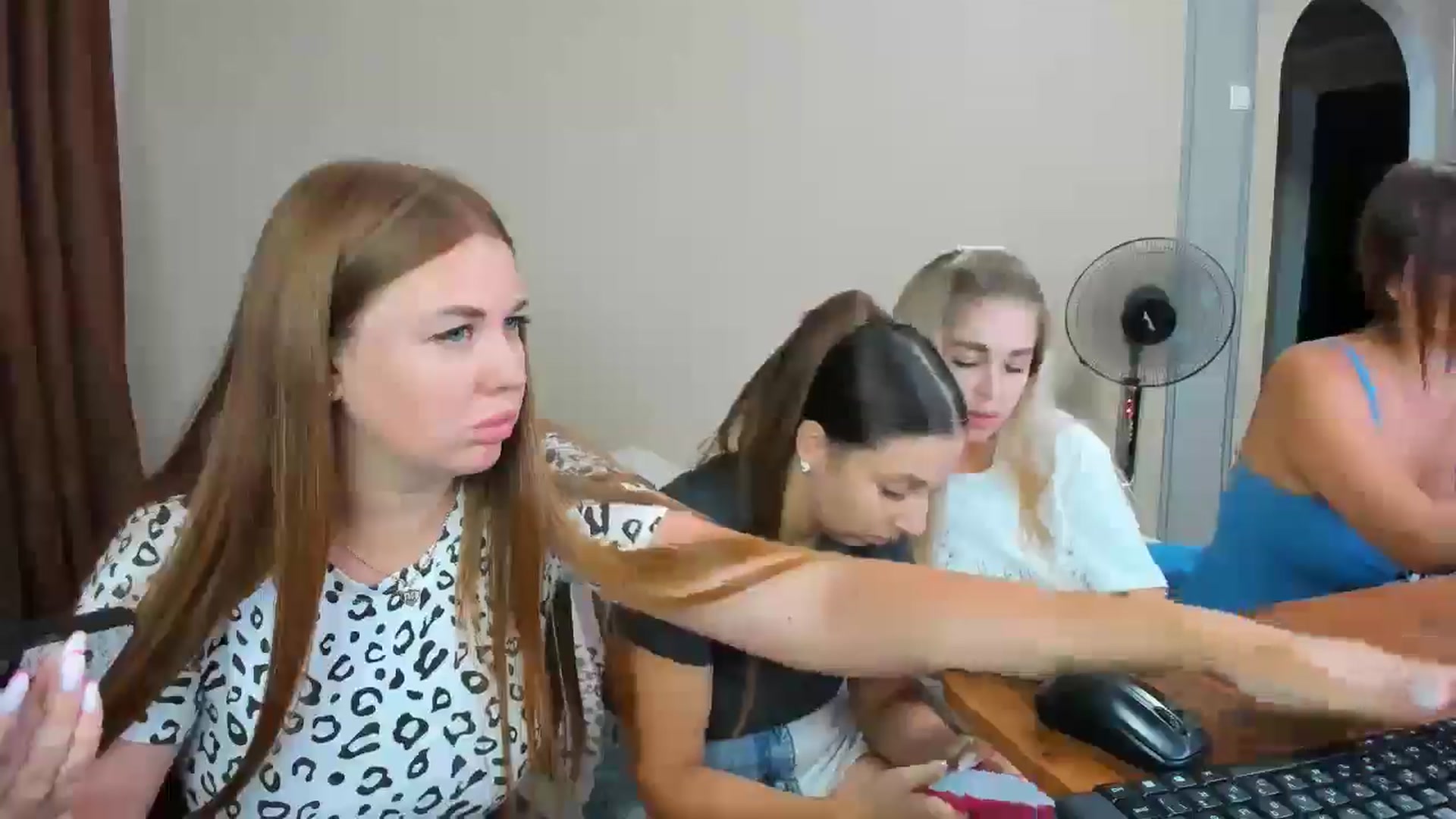Gallery image thumbnail from IFlowersGirl's myfreecams stream on, 08/08/2024, 09:52 image 15 of 20
