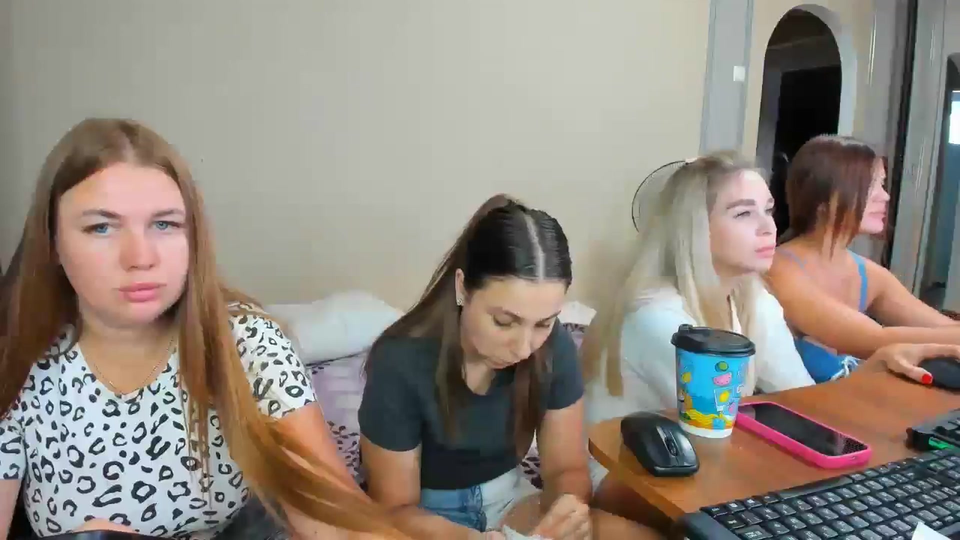 Gallery image thumbnail from IFlowersGirl's myfreecams stream on, 08/08/2024, 09:52 image 7 of 20