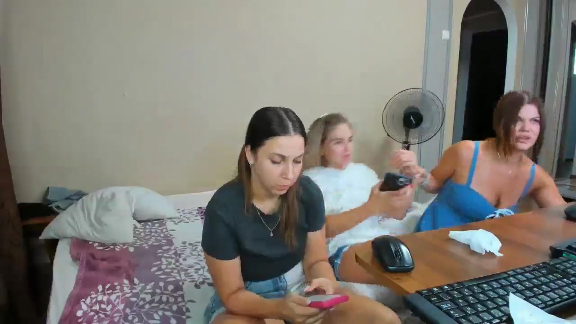 Gallery image thumbnail from IFlowersGirl's myfreecams stream on, 08/08/2024, 10:15 image 20 of 20