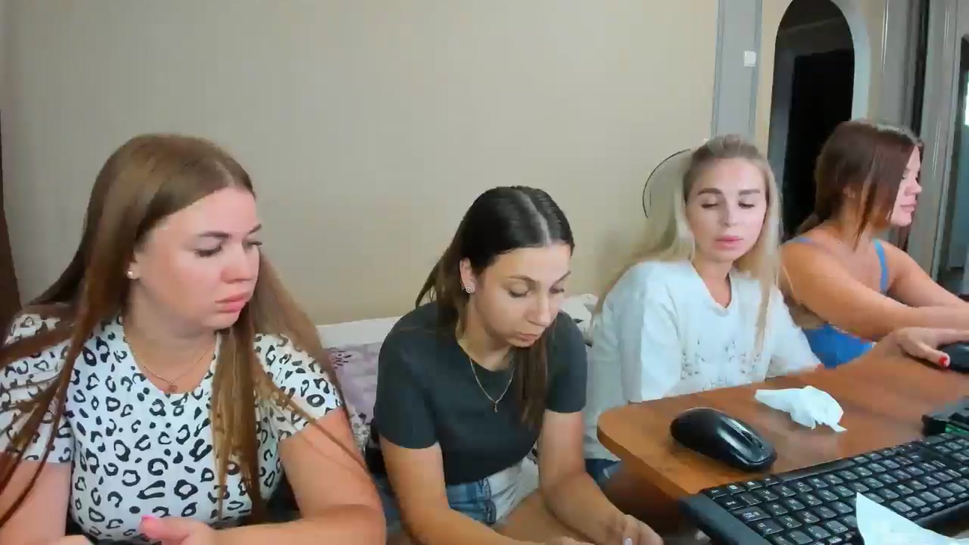 Gallery image thumbnail from IFlowersGirl's myfreecams stream on, 08/08/2024, 10:15 image 10 of 20