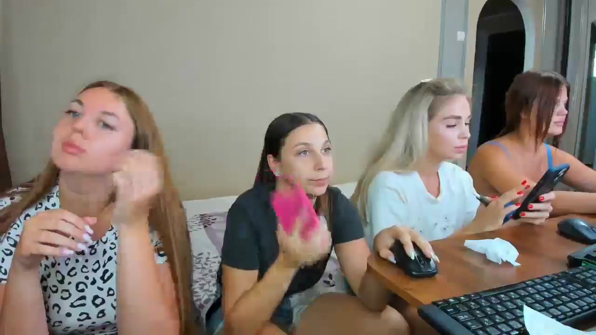 Gallery image thumbnail from IFlowersGirl's myfreecams stream on, 08/08/2024, 10:15 image 6 of 20