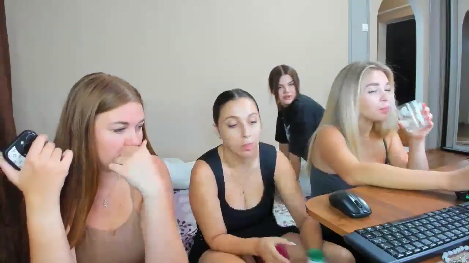 Gallery image thumbnail from IFlowersGirl's myfreecams stream on, 08/09/2024, 07:40 image 2 of 20