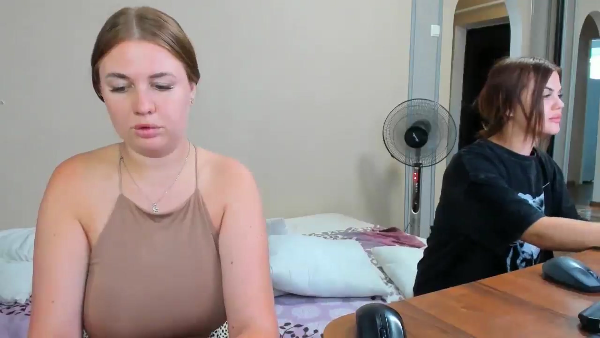 Gallery image thumbnail from IFlowersGirl's myfreecams stream on, 08/09/2024, 10:36 image 12 of 20