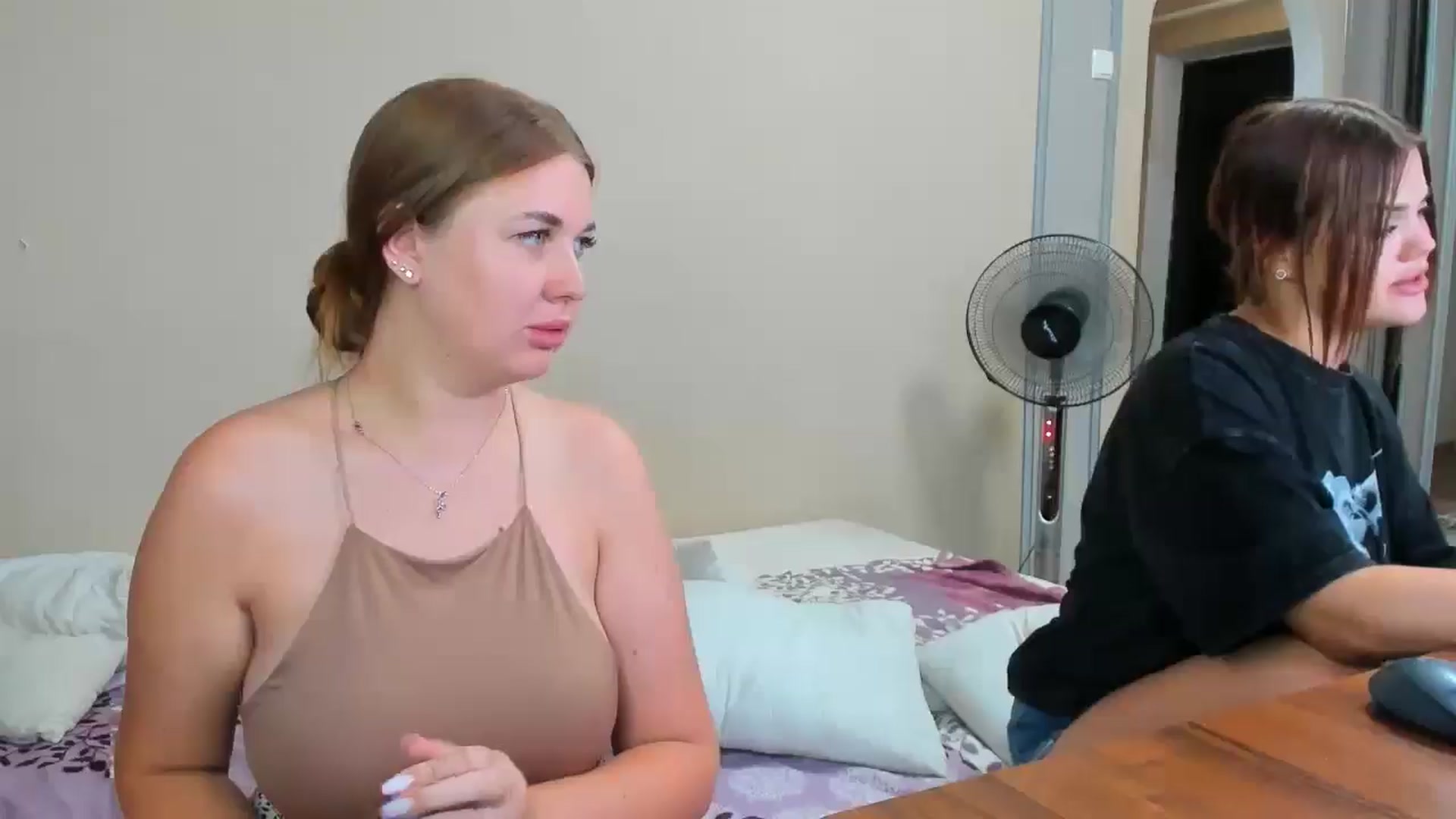 Gallery image thumbnail from IFlowersGirl's myfreecams stream on, 08/09/2024, 10:36 image 17 of 20