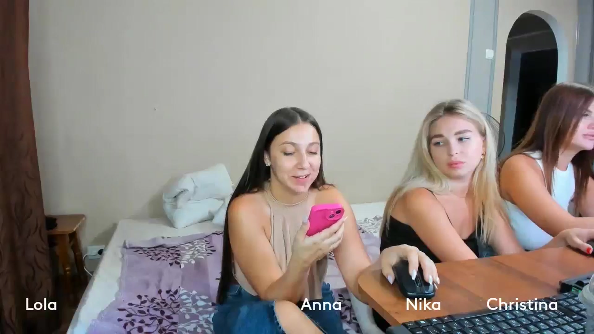 Gallery image thumbnail from IFlowersGirl's myfreecams stream on, 08/10/2024, 08:53 image 19 of 20