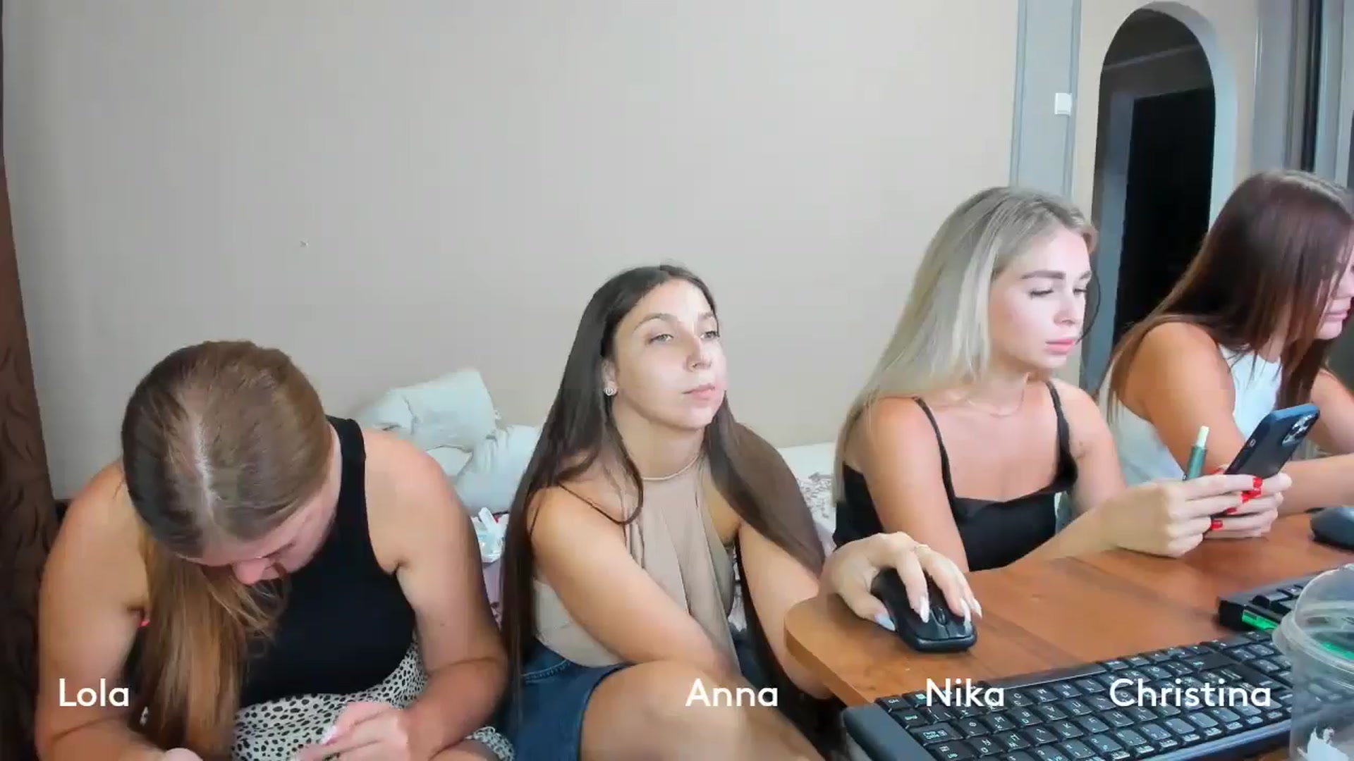 Gallery image thumbnail from IFlowersGirl's myfreecams stream on, 08/10/2024, 08:53 image 6 of 20