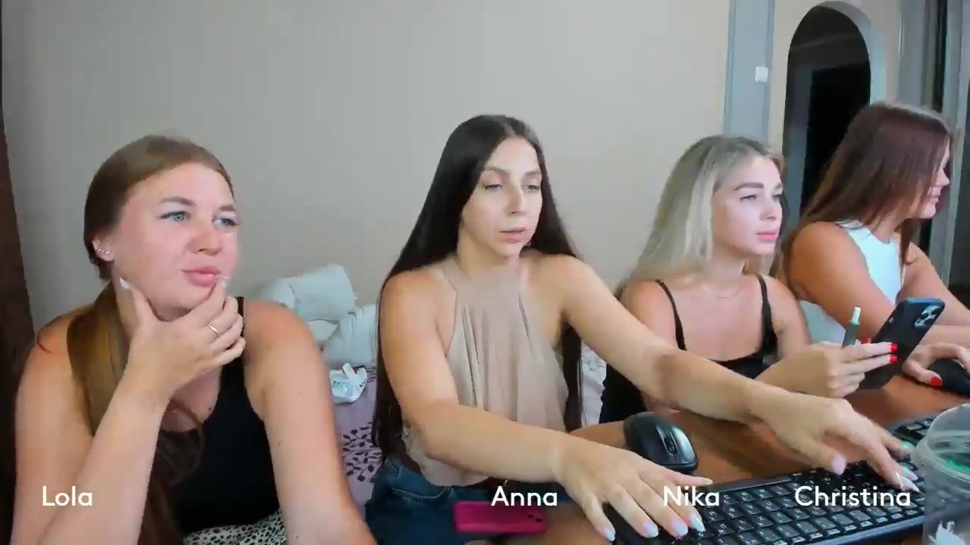 Gallery image thumbnail from IFlowersGirl's myfreecams stream on, 08/10/2024, 08:53 image 7 of 20