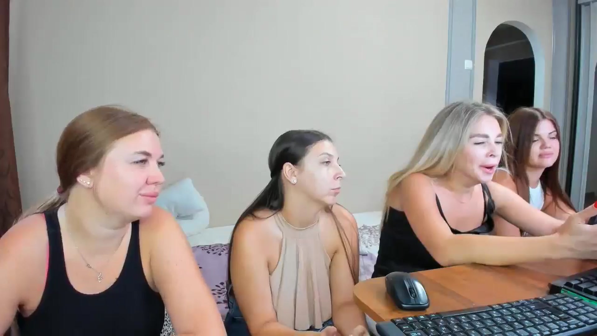 Gallery image thumbnail from IFlowersGirl's myfreecams stream on, 08/10/2024, 09:49 image 9 of 20