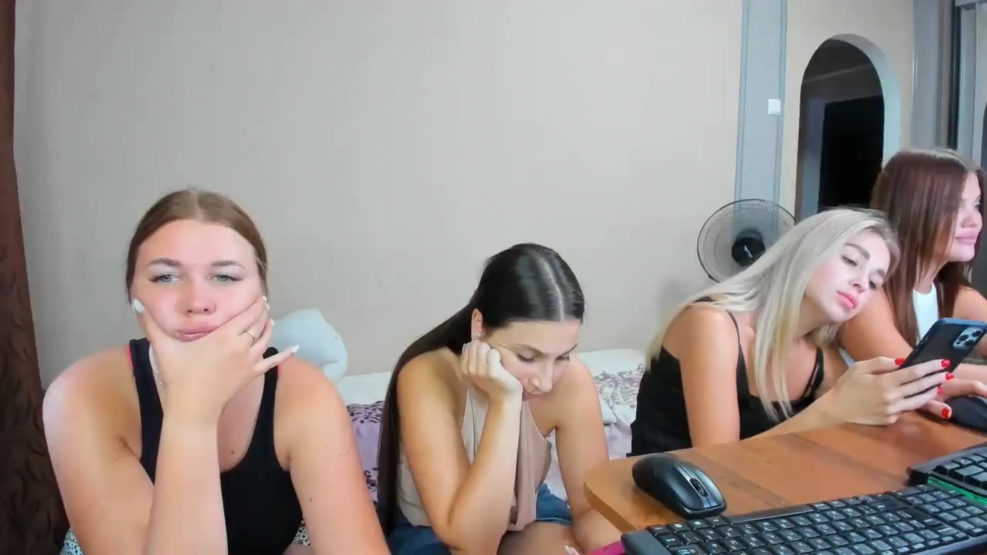 Gallery image thumbnail from IFlowersGirl's myfreecams stream on, 08/10/2024, 09:49 image 18 of 20
