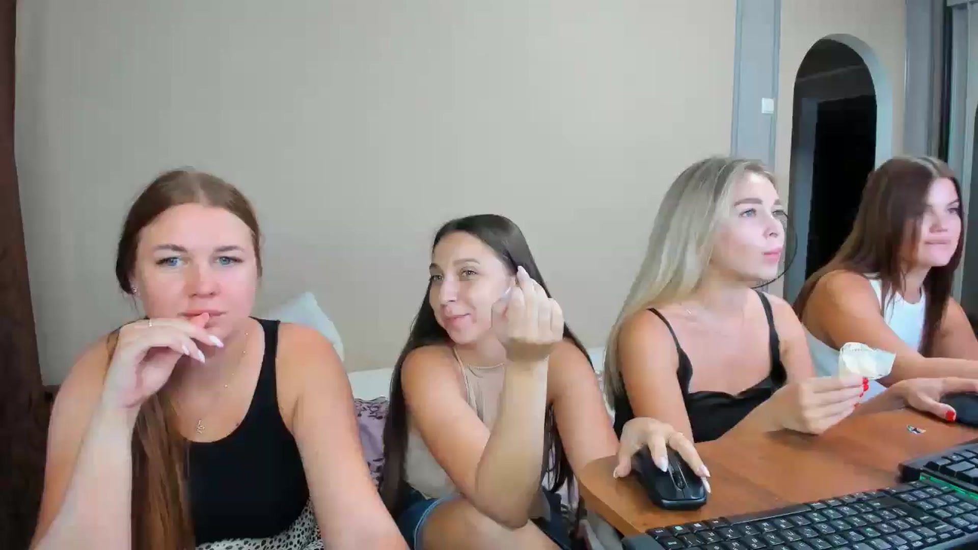 Gallery image thumbnail from IFlowersGirl's myfreecams stream on, 08/10/2024, 09:49 image 1 of 20