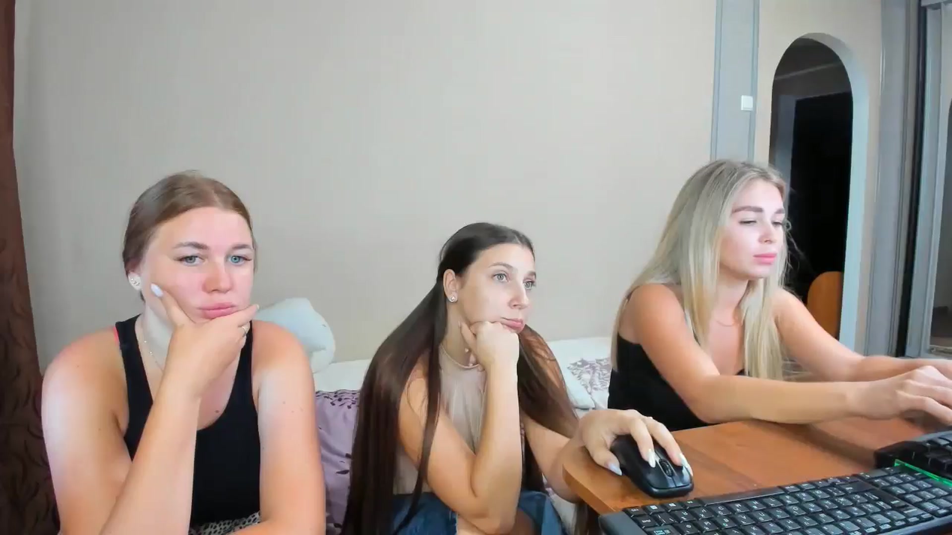 Gallery image thumbnail from IFlowersGirl's myfreecams stream on, 08/10/2024, 09:49 image 16 of 20