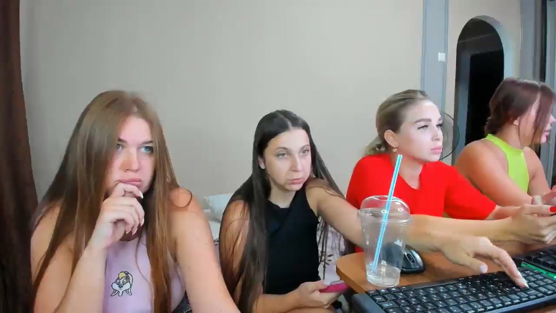 Gallery image thumbnail from IFlowersGirl's myfreecams stream on, 08/11/2024, 08:44 image 18 of 20