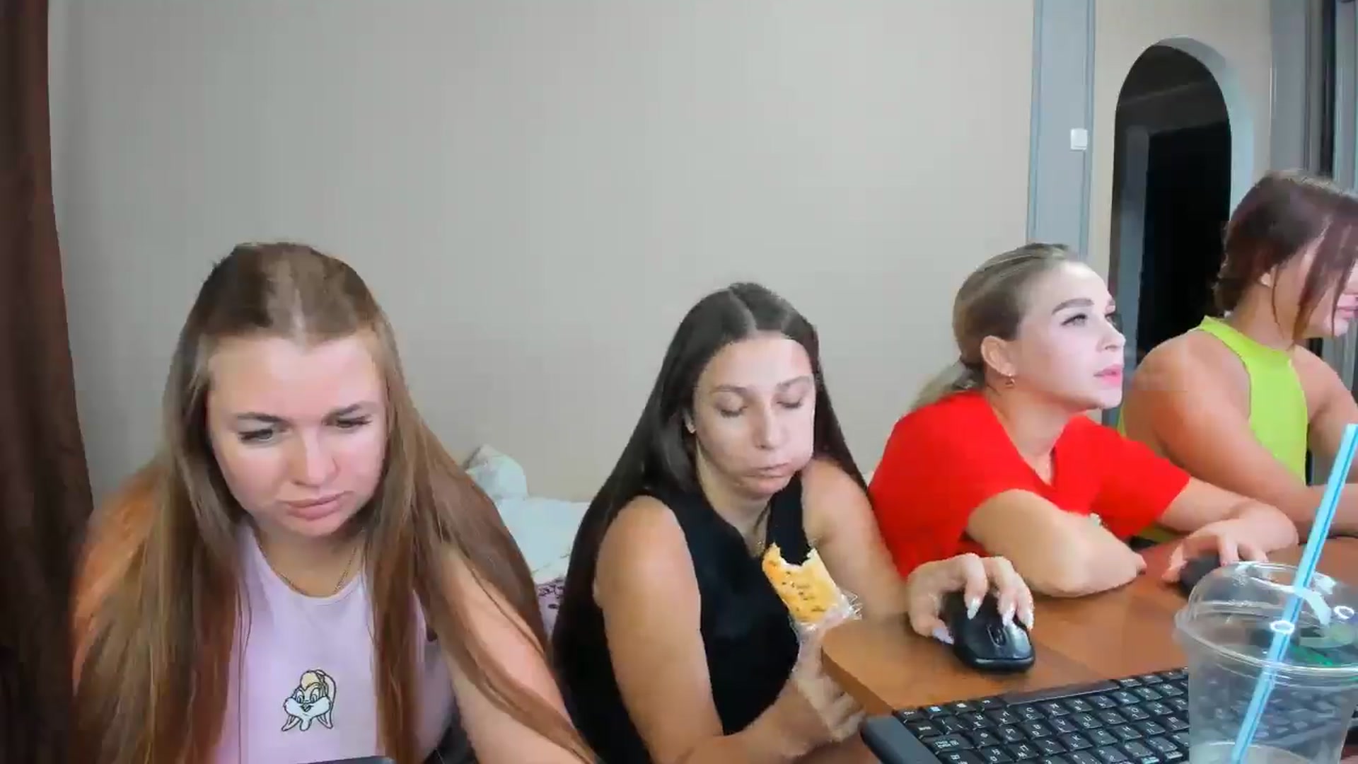Gallery image thumbnail from IFlowersGirl's myfreecams stream on, 08/11/2024, 08:44 image 12 of 20
