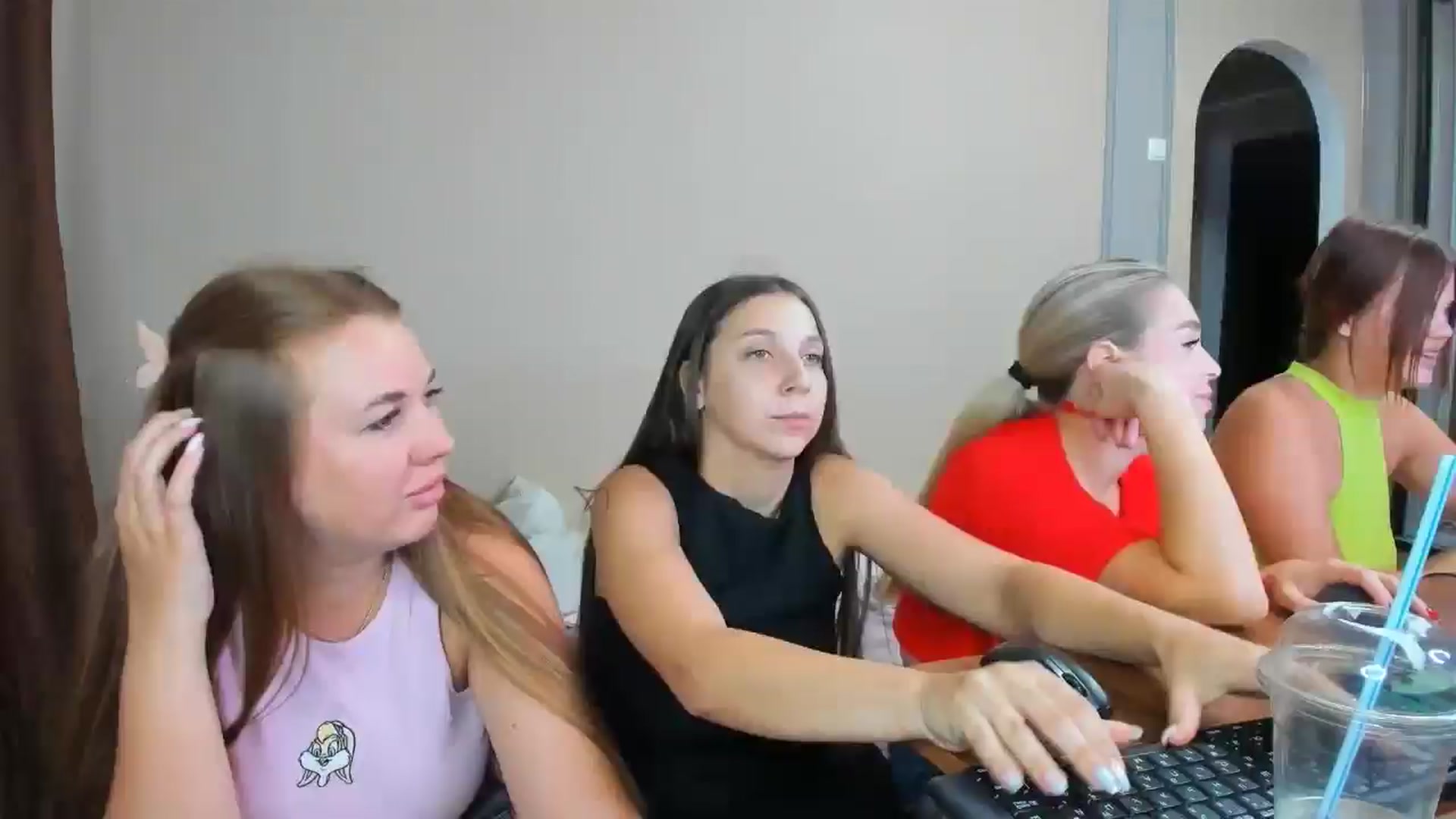 Gallery image thumbnail from IFlowersGirl's myfreecams stream on, 08/11/2024, 08:44 image 9 of 20