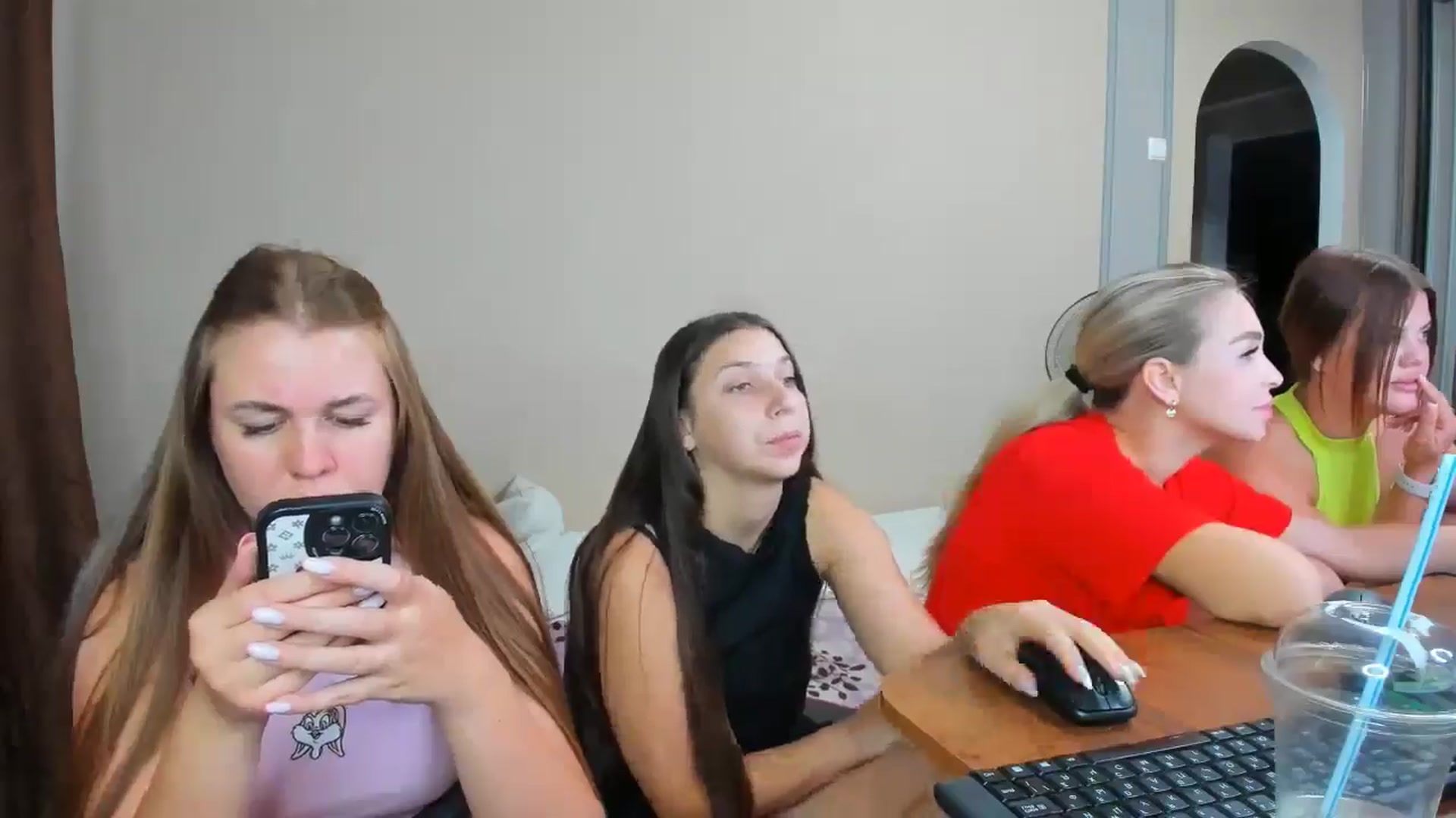 Gallery image thumbnail from IFlowersGirl's myfreecams stream on, 08/11/2024, 08:44 image 8 of 20