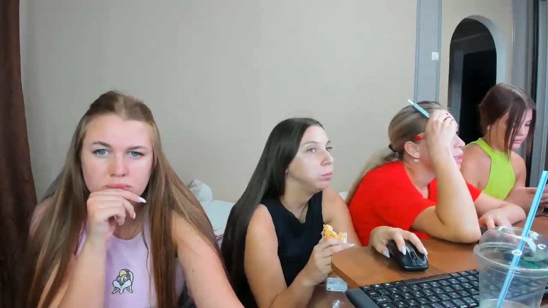 Gallery image thumbnail from IFlowersGirl's myfreecams stream on, 08/11/2024, 08:44 image 13 of 20