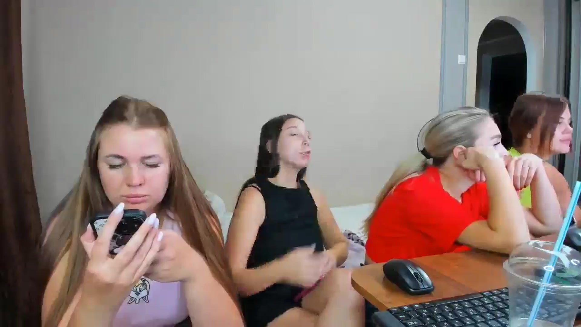 Gallery image thumbnail from IFlowersGirl's myfreecams stream on, 08/11/2024, 08:44 image 4 of 20