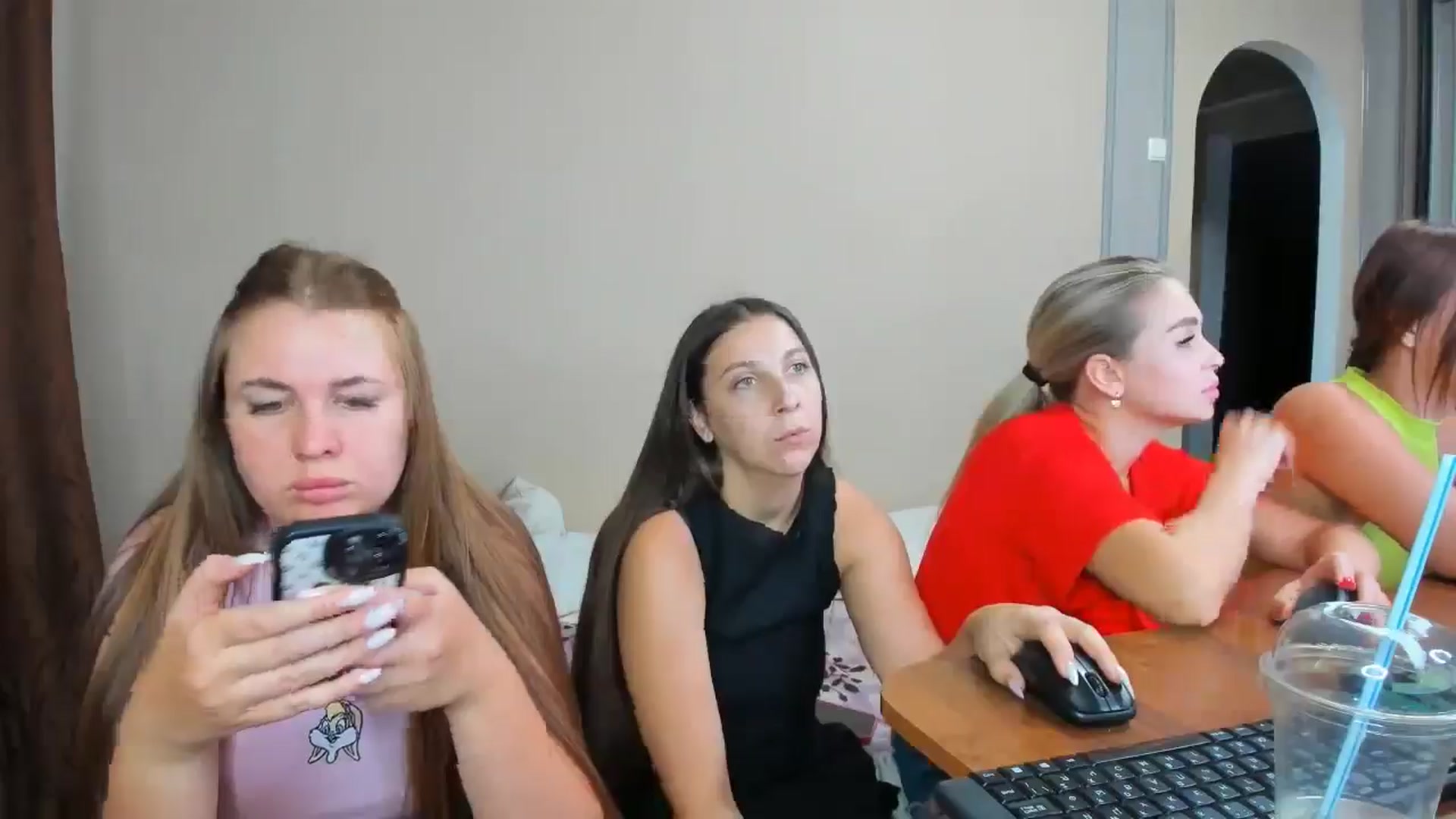 Gallery image thumbnail from IFlowersGirl's myfreecams stream on, 08/11/2024, 08:44 image 7 of 20